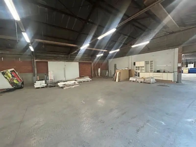 Veelzijdige opslag- of werkruimte van 270 m² foto 6