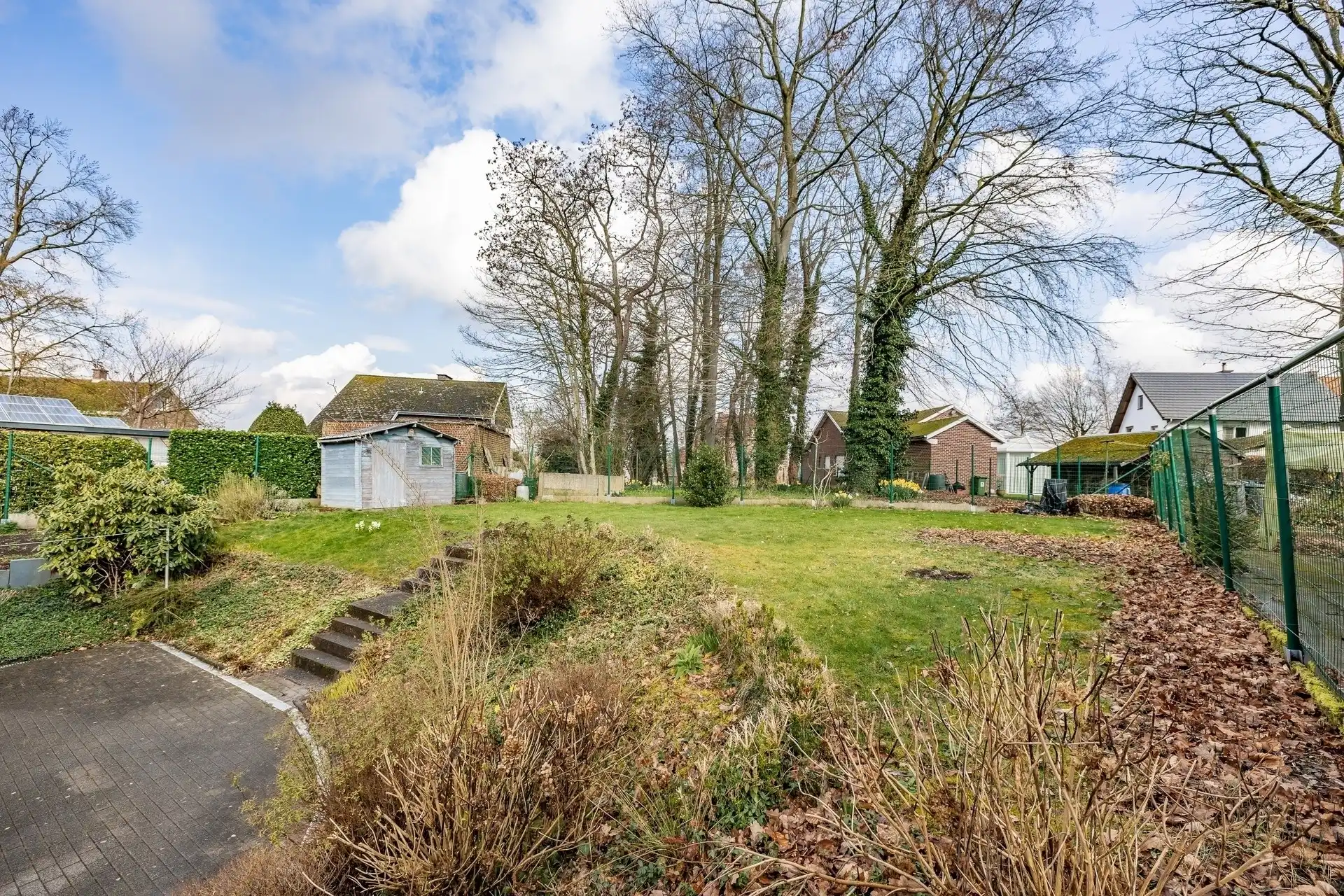 Bungalow met 4 slks, tuin en dubbele garage foto 22