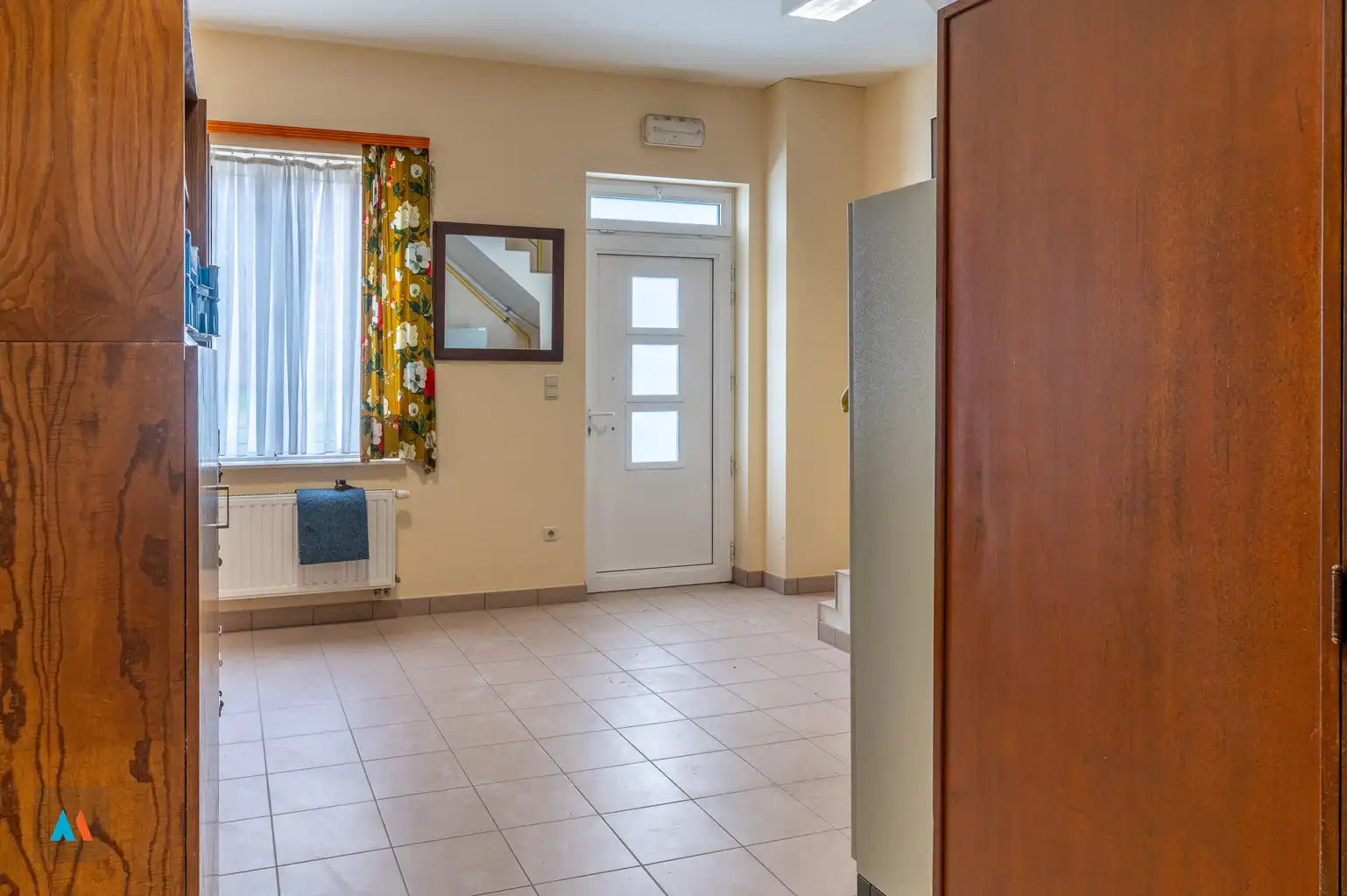 Gezinswoning met ruime loods foto 19