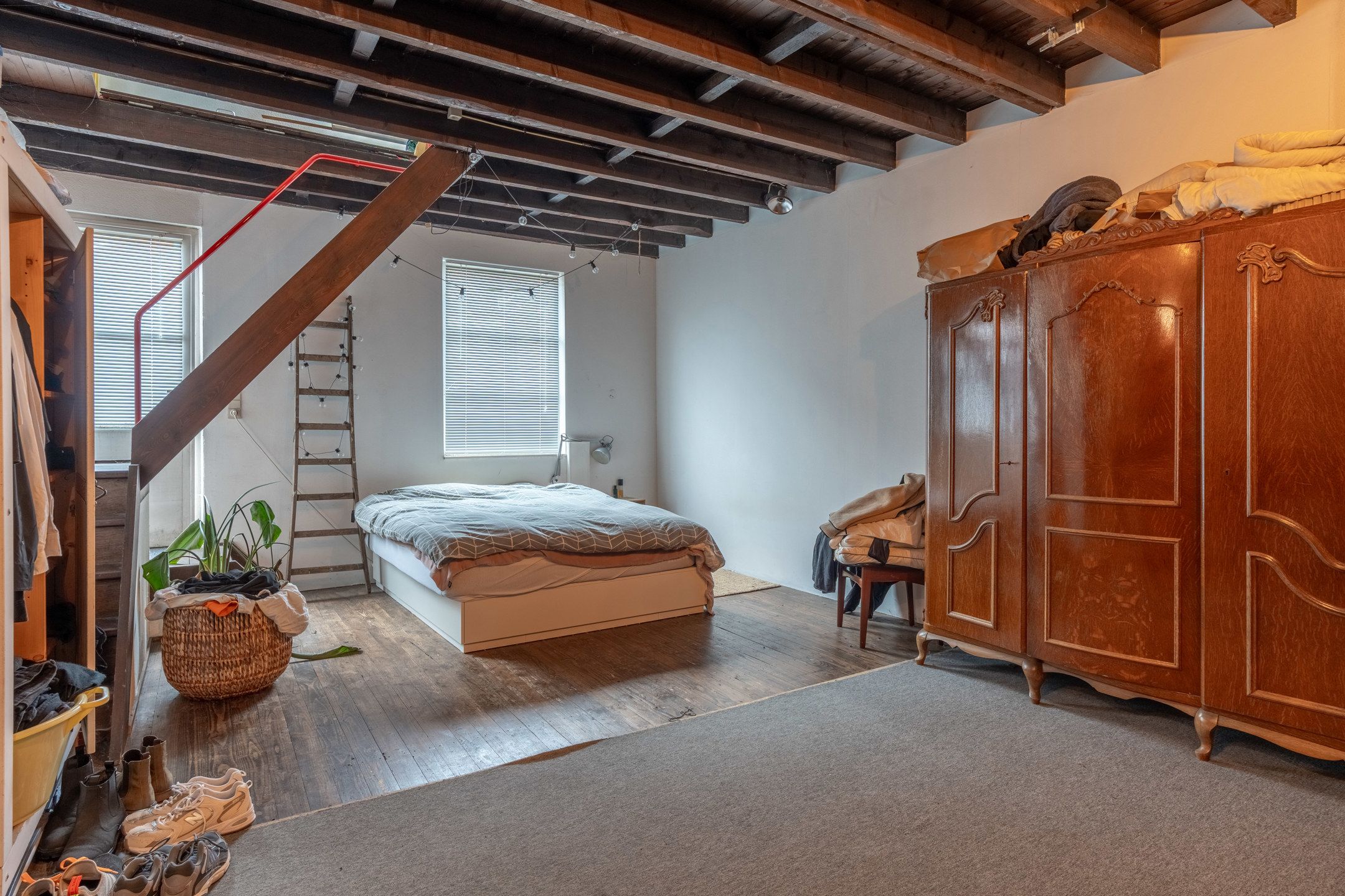 Verrassend ruime handelswoning met bovenliggend appartement. foto 33