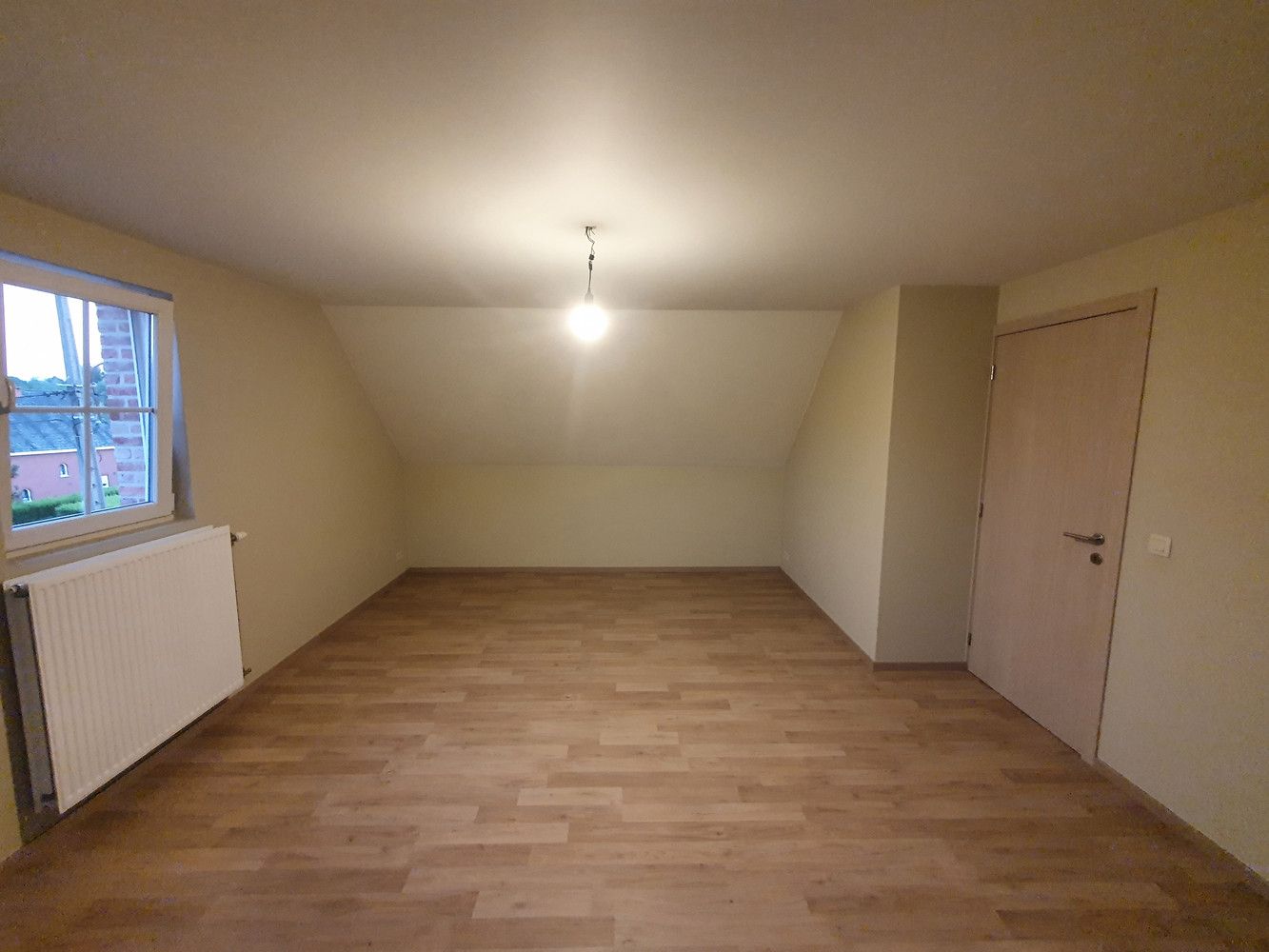 Kwalitatieve, ruime pastorijwoning op 4a50, 4 ruime slpk, bad en douche. Dubbele garage. foto 10