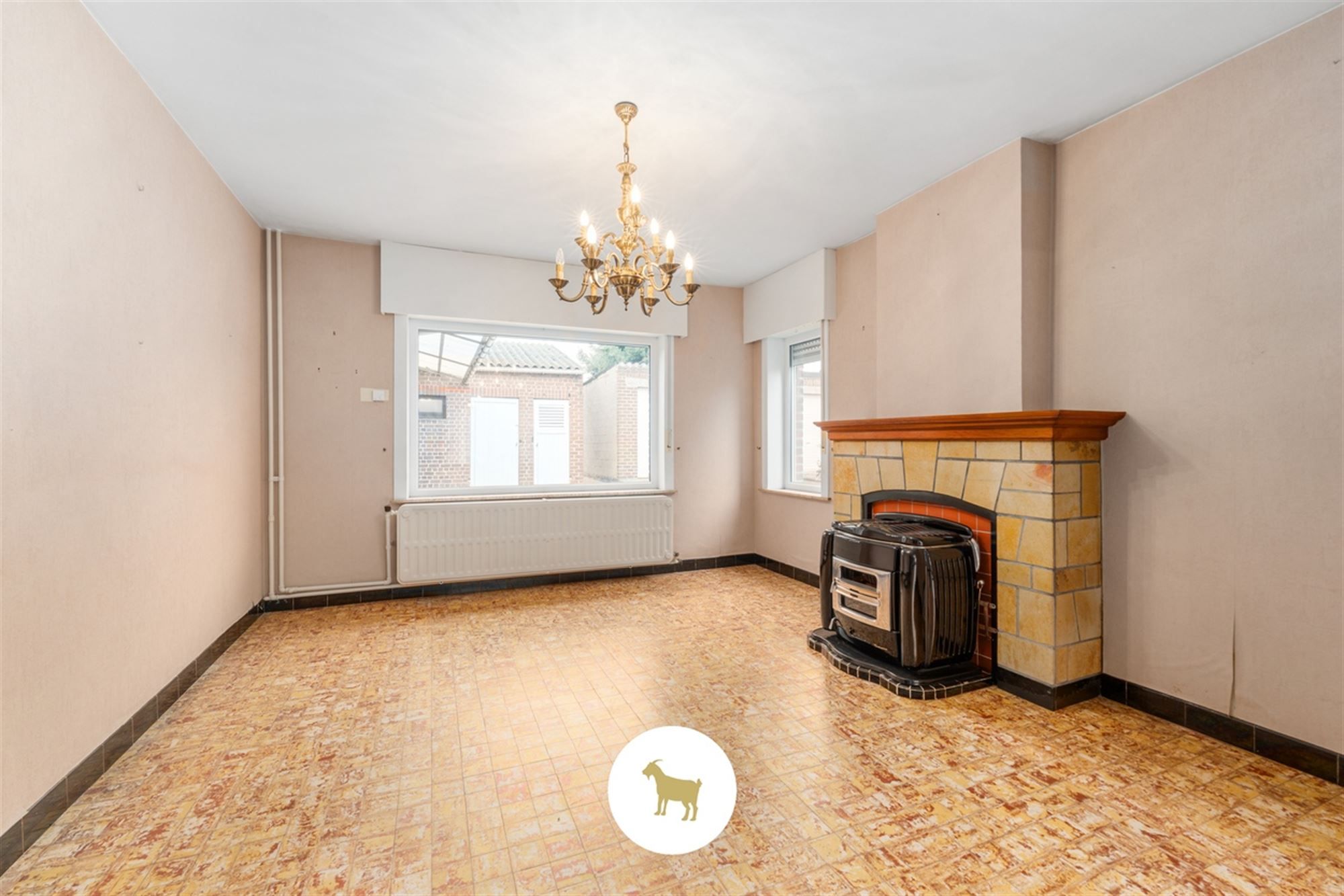 Te renoveren HALFOPEN WONING met 3 SLAAPKAMERS en GARAGE op een ruim PERCEEL GROND van 843m² foto 9