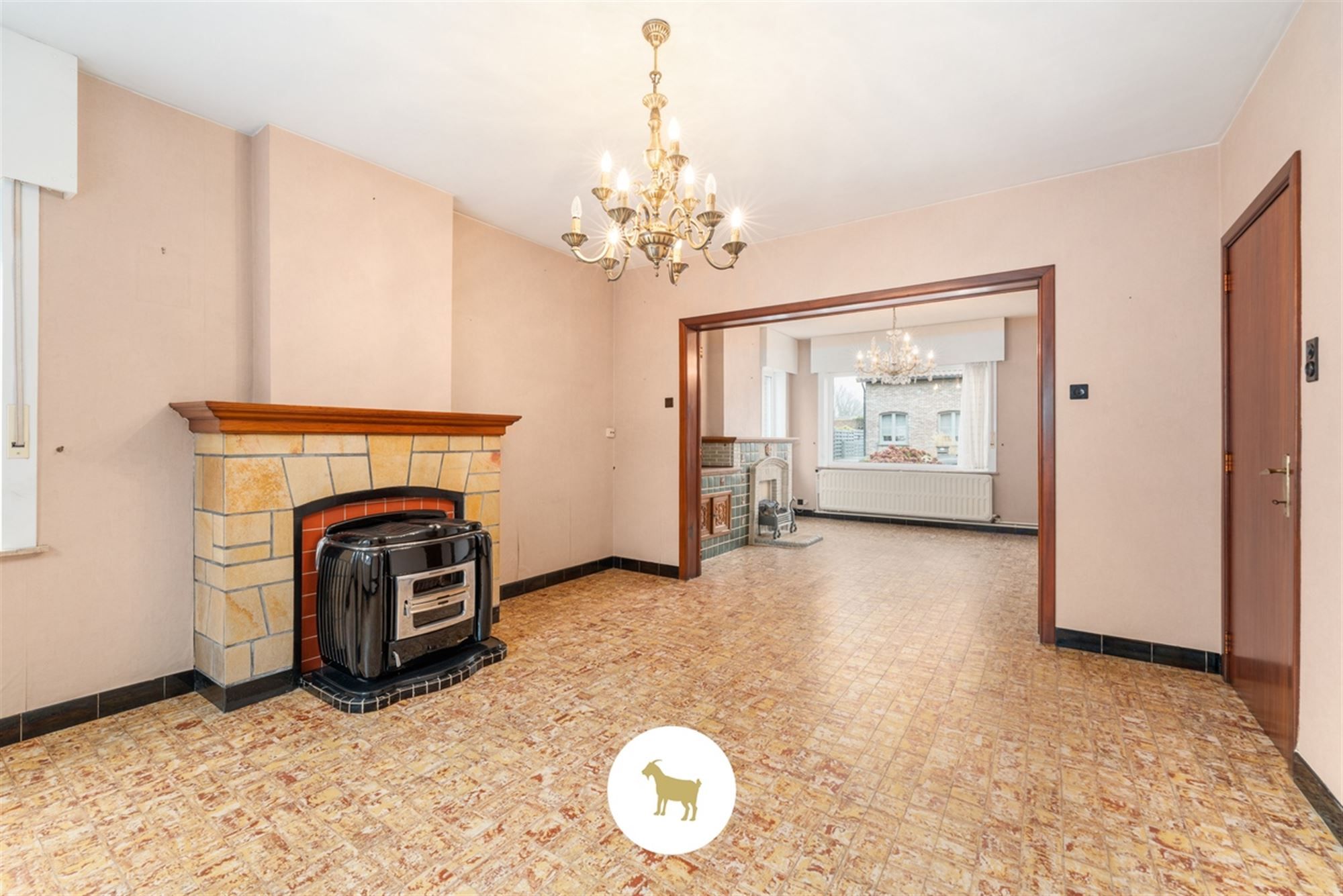 Te renoveren HALFOPEN WONING met 3 SLAAPKAMERS en GARAGE op een ruim PERCEEL GROND van 843m² foto 9