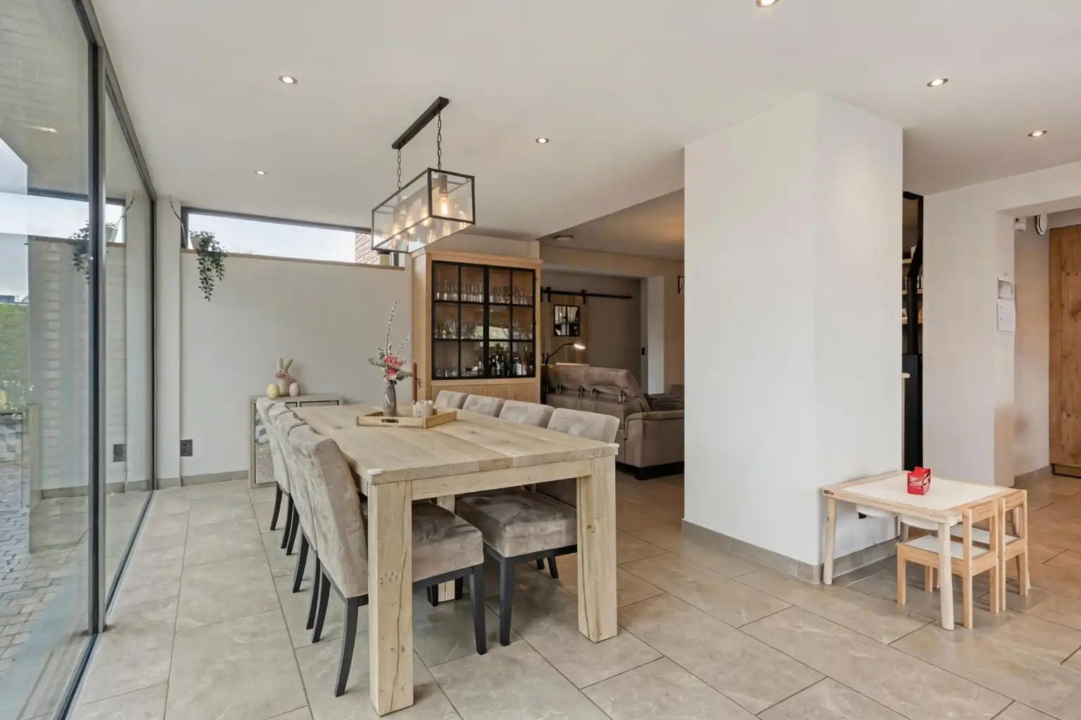 INSTAPKLARE WONING MET BIJGEBOUW EN RUIME GARAGE/LOODS  foto 4