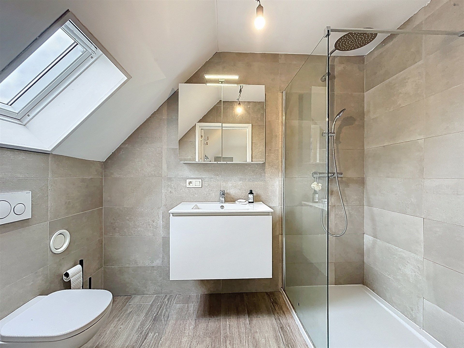 Recent en energiezuinig 2-slk app (127m²) met overdekte autostaanplaats foto 6