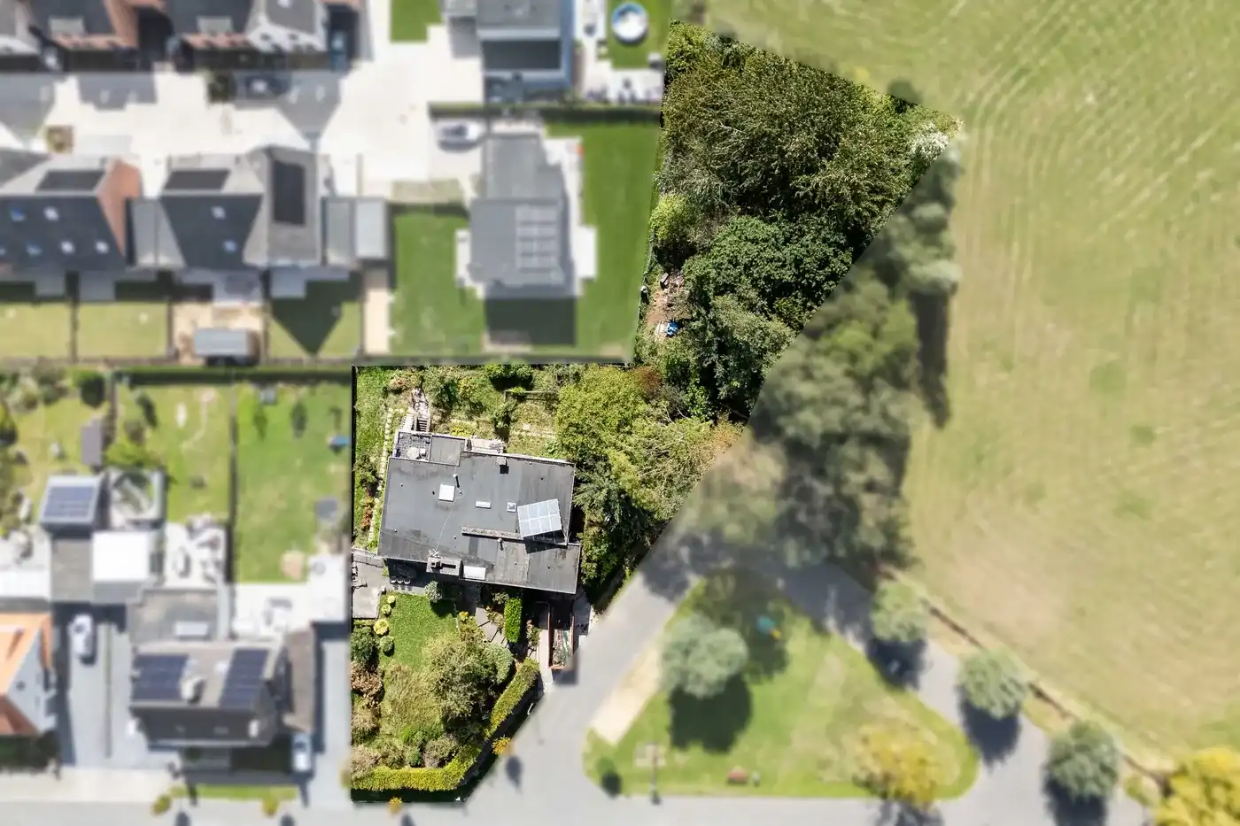 Ruime bungalow uit 1960 met panoramisch uitzicht en groene tuin in Zwevegem foto 2