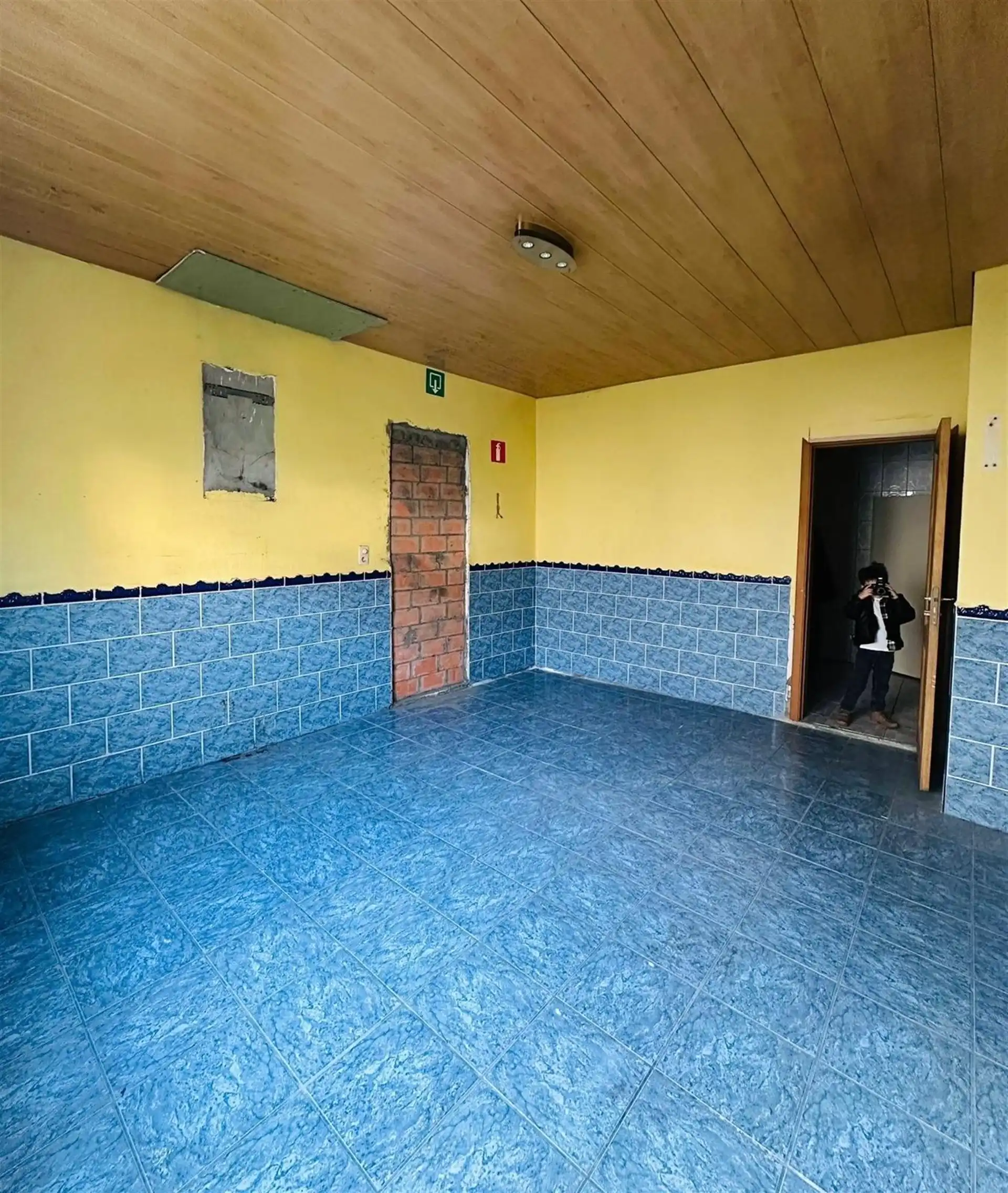 Te renoveren woning met veel potentieel in Berchem!  foto 3