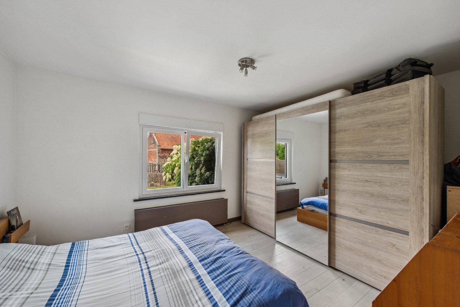 Bungalow met nieuw dak, 3 slaapkamers en garage foto 15