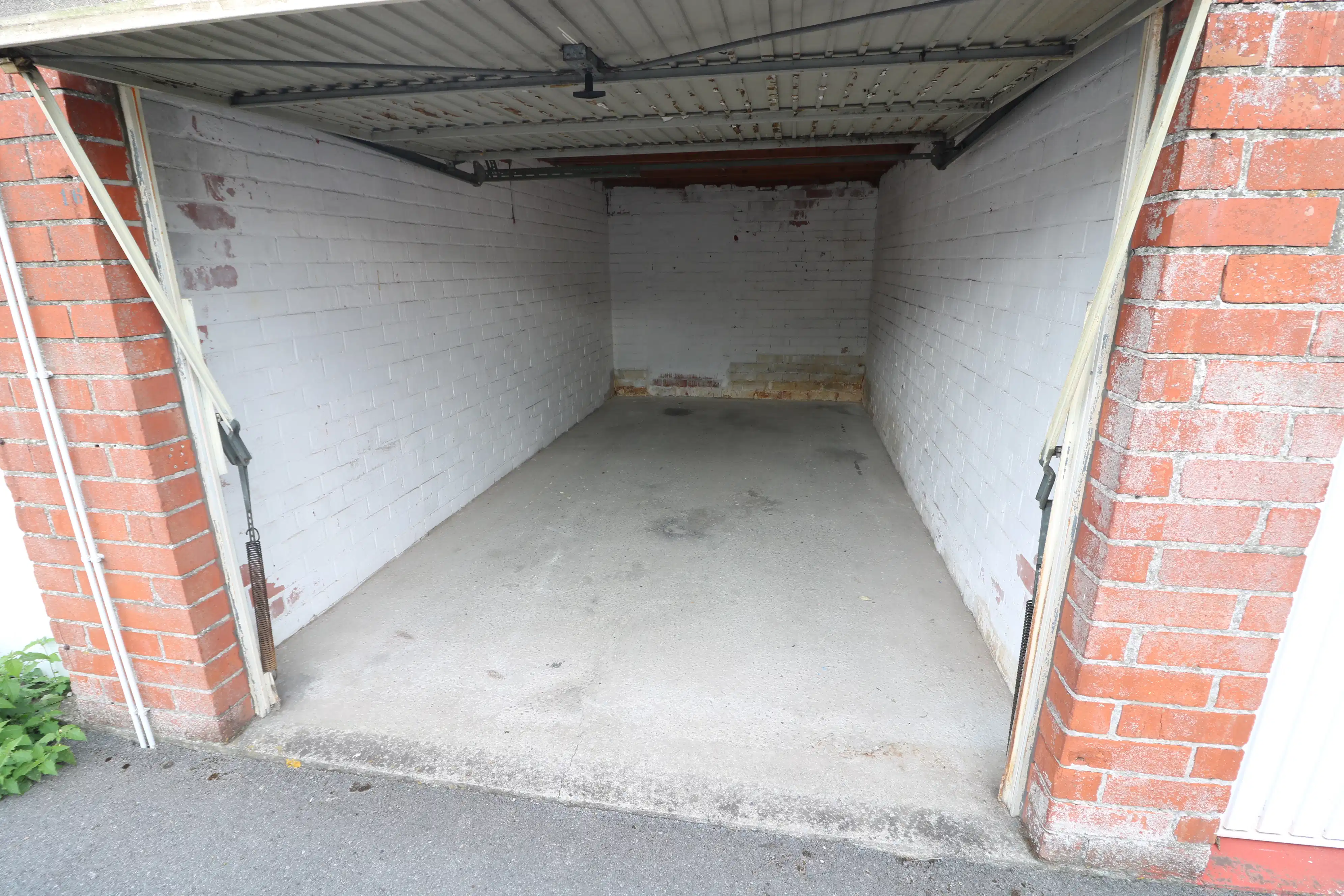  Gesloten garagebox vlakbij het centrum van Blankenberge.  foto 2