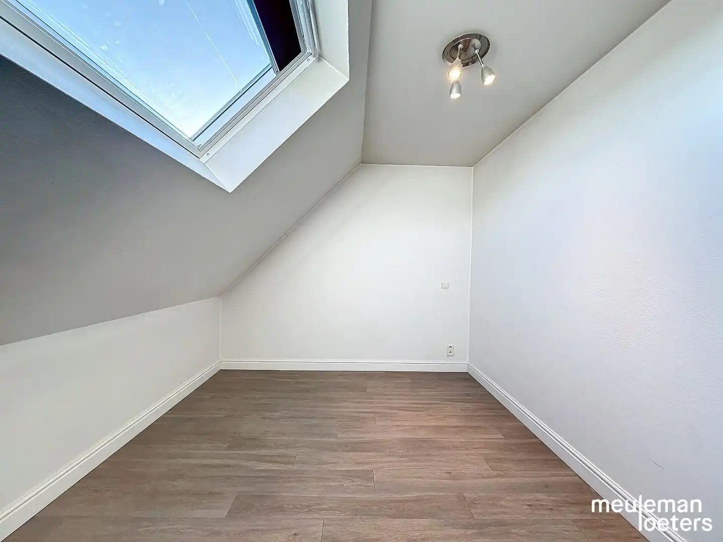Ruim duplex appartement met garagebox foto 12