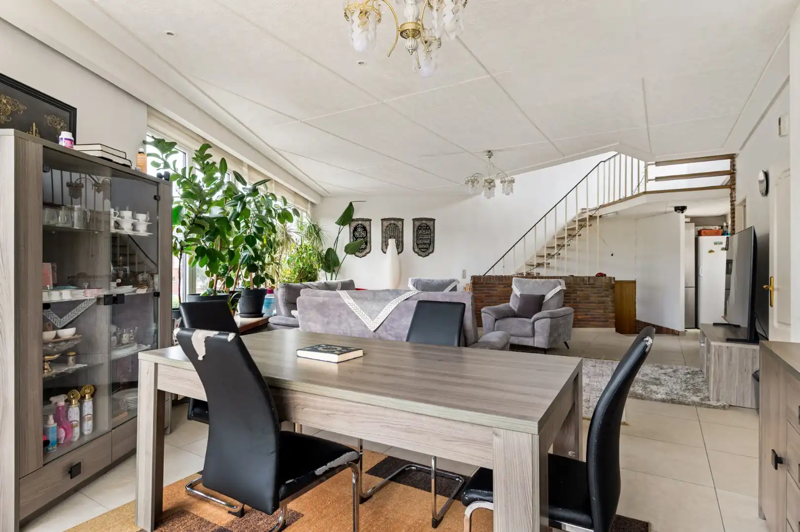 Ruime duplexwoning met 4 slaapkamers en patio in Ekeren! foto 6