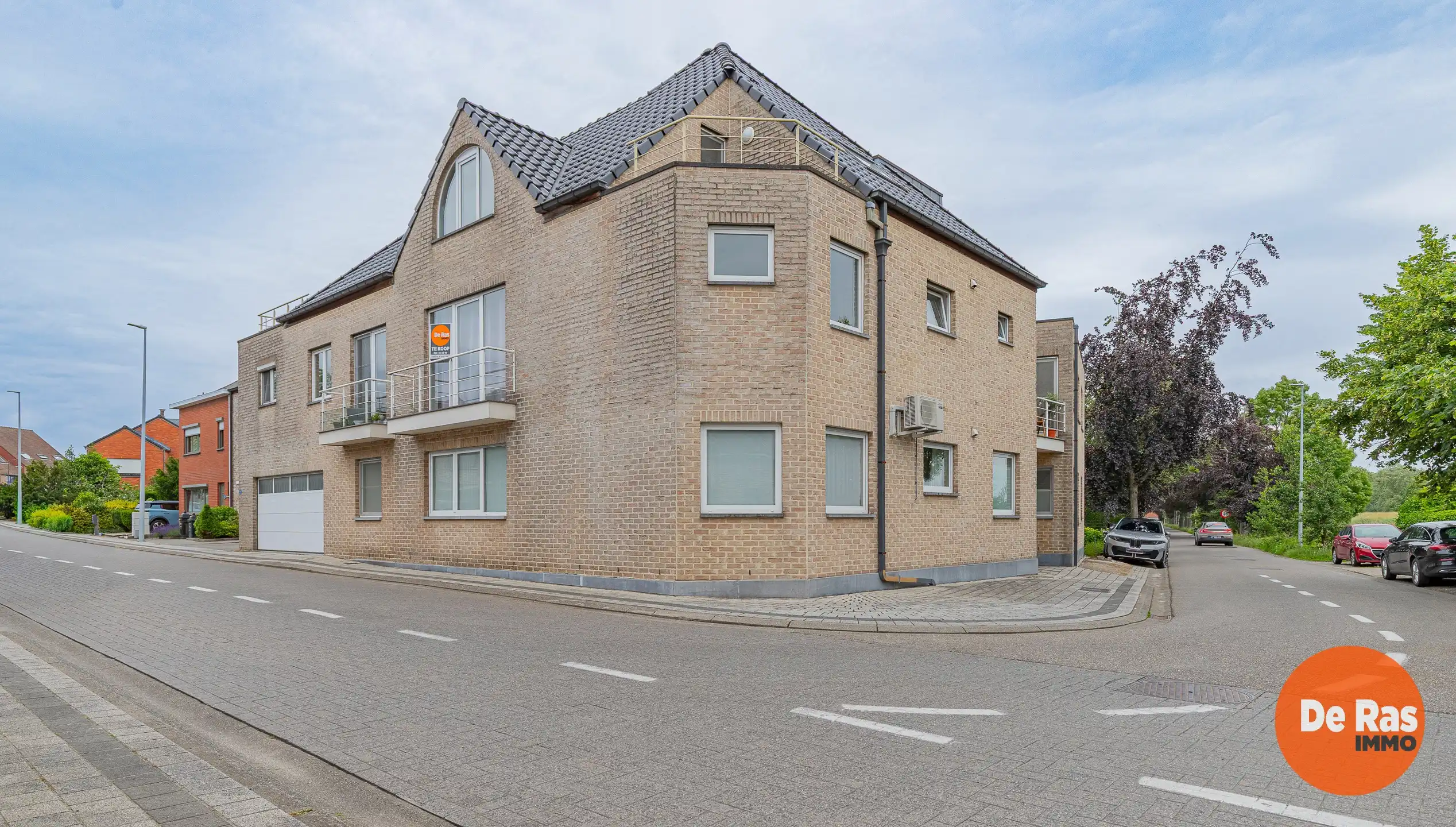 UITBERGEN - Instapklaar éénslaapkamerappartement met carport foto {{pictureIndex}}