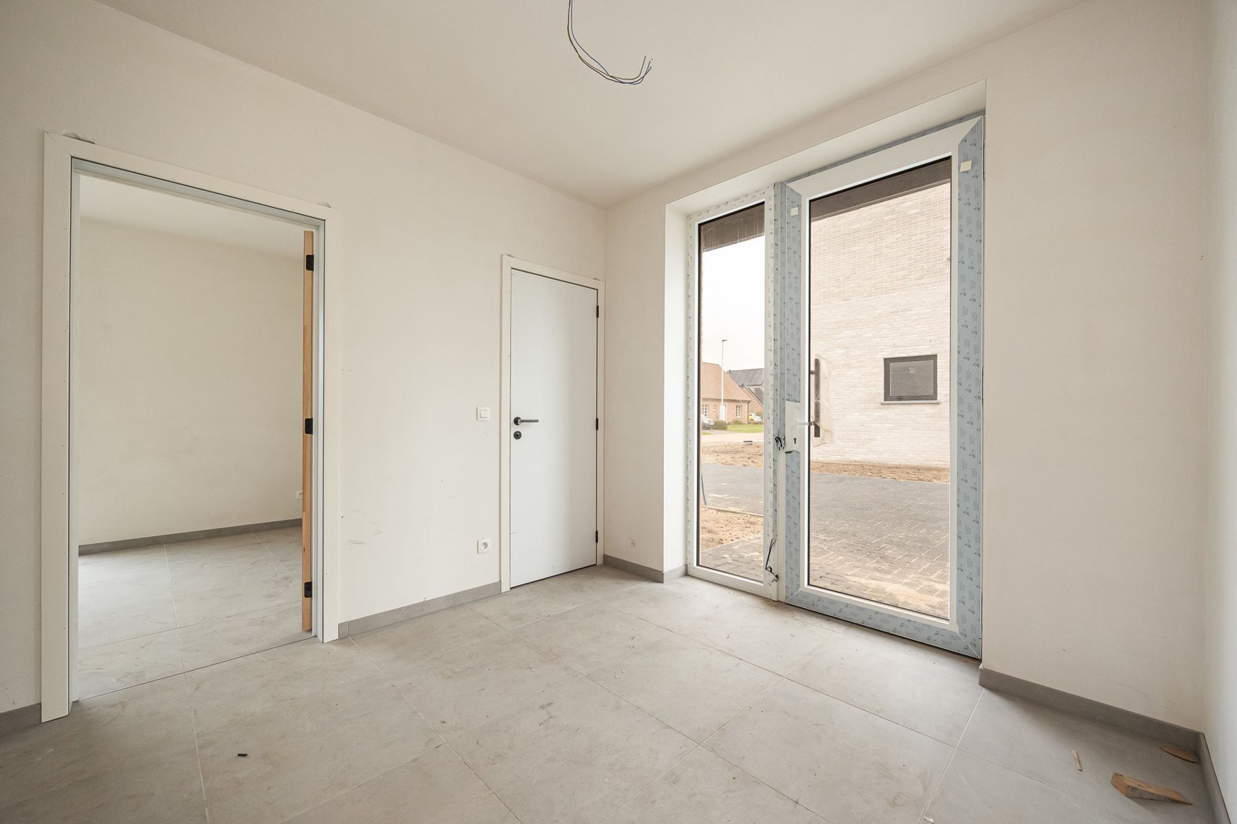 Halfopen woning met 3 slaapkamers en carport/fietsenberging op perceel van ca 370 m² foto 6