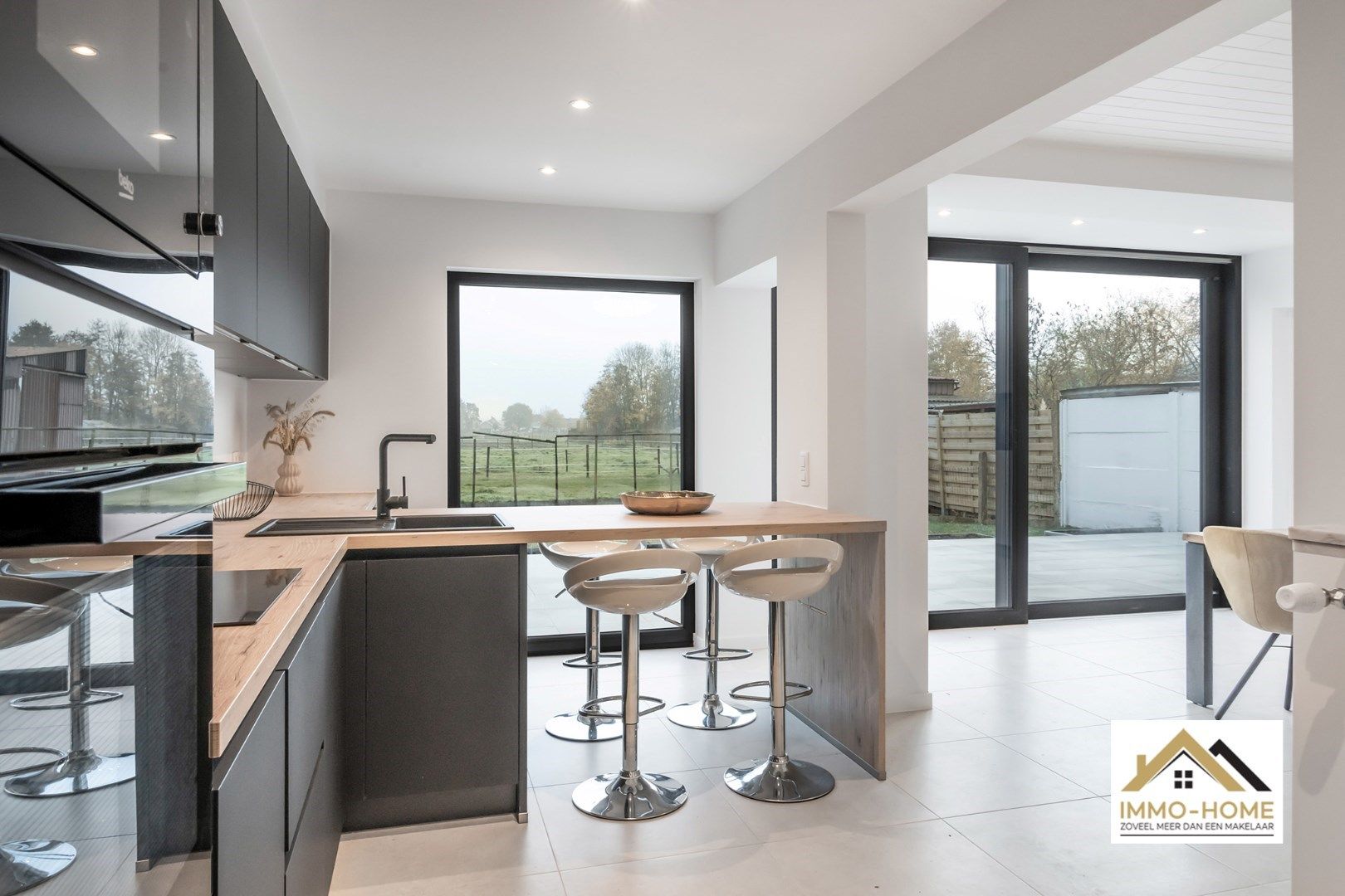 Zeer ruime woning met prachtig open zicht op agrarisch gebied foto 22