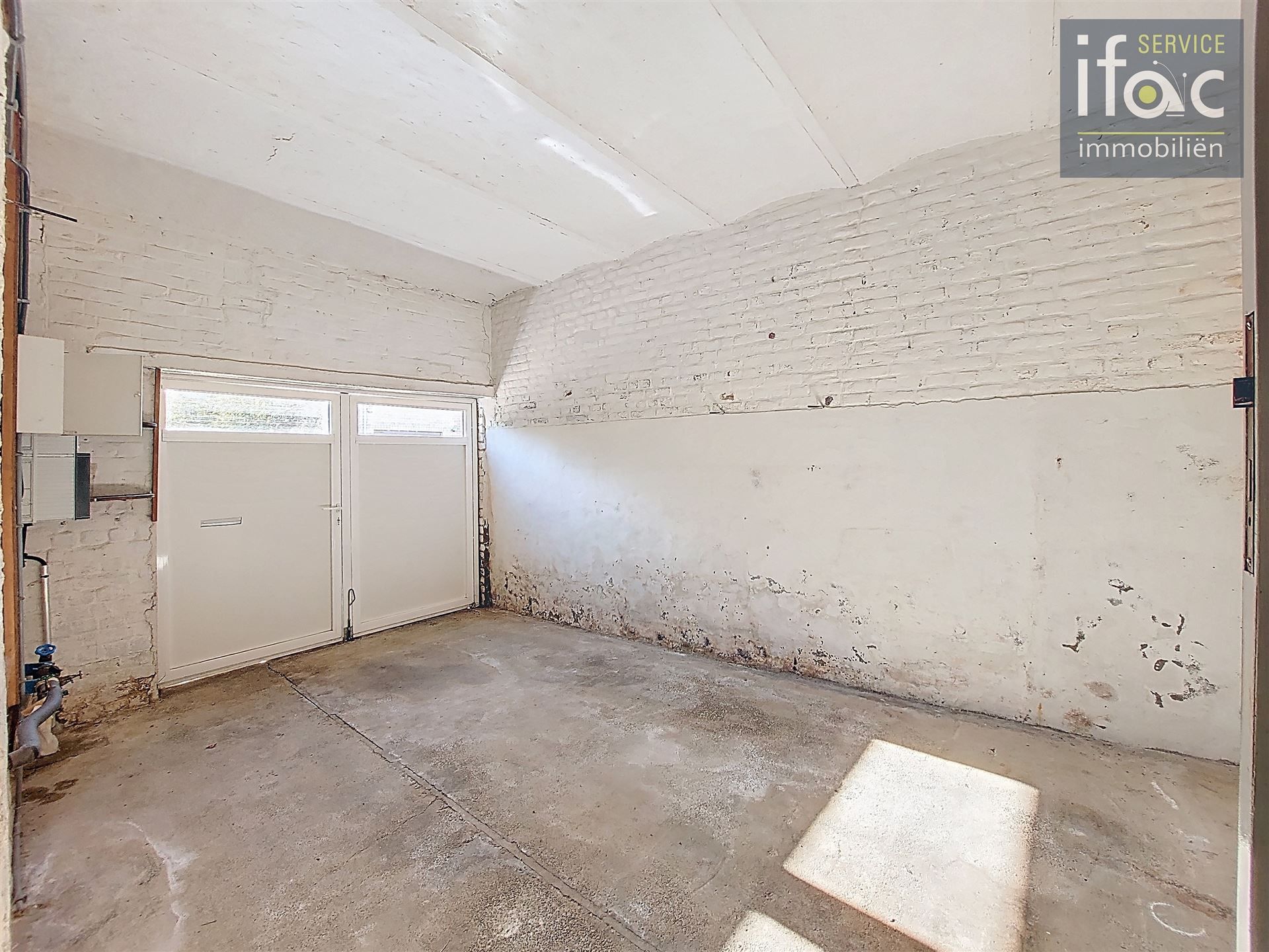 Fantastisch gelegen woning voor totaal renovatie op ±8a 18ca foto 9