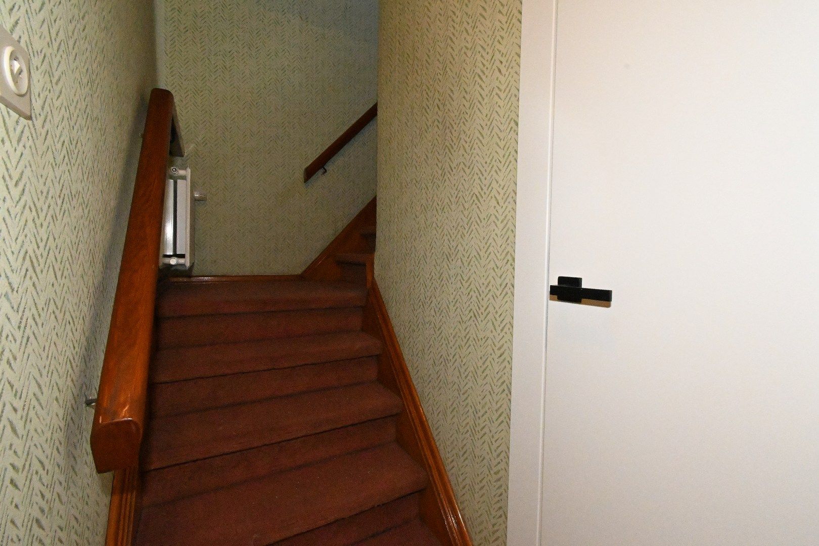 Alleenstaande woning met carport en tuin foto 17