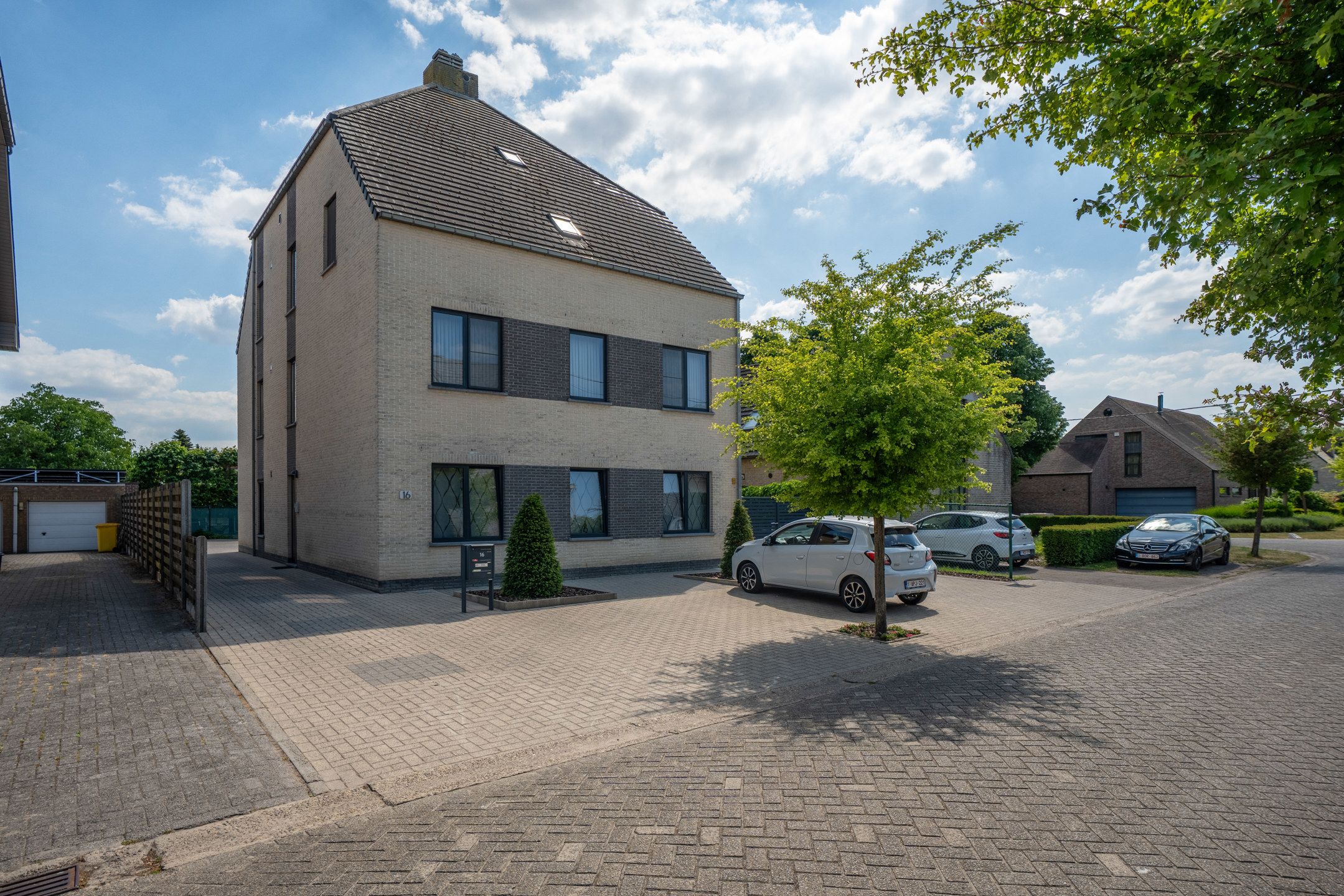 Centraal gelegen 2-slpk app met carport en berging te Beerse foto 21