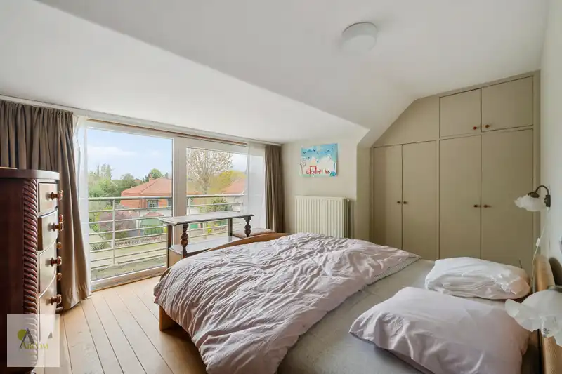 Praktijkruimte  + zeer grote private woning foto 15