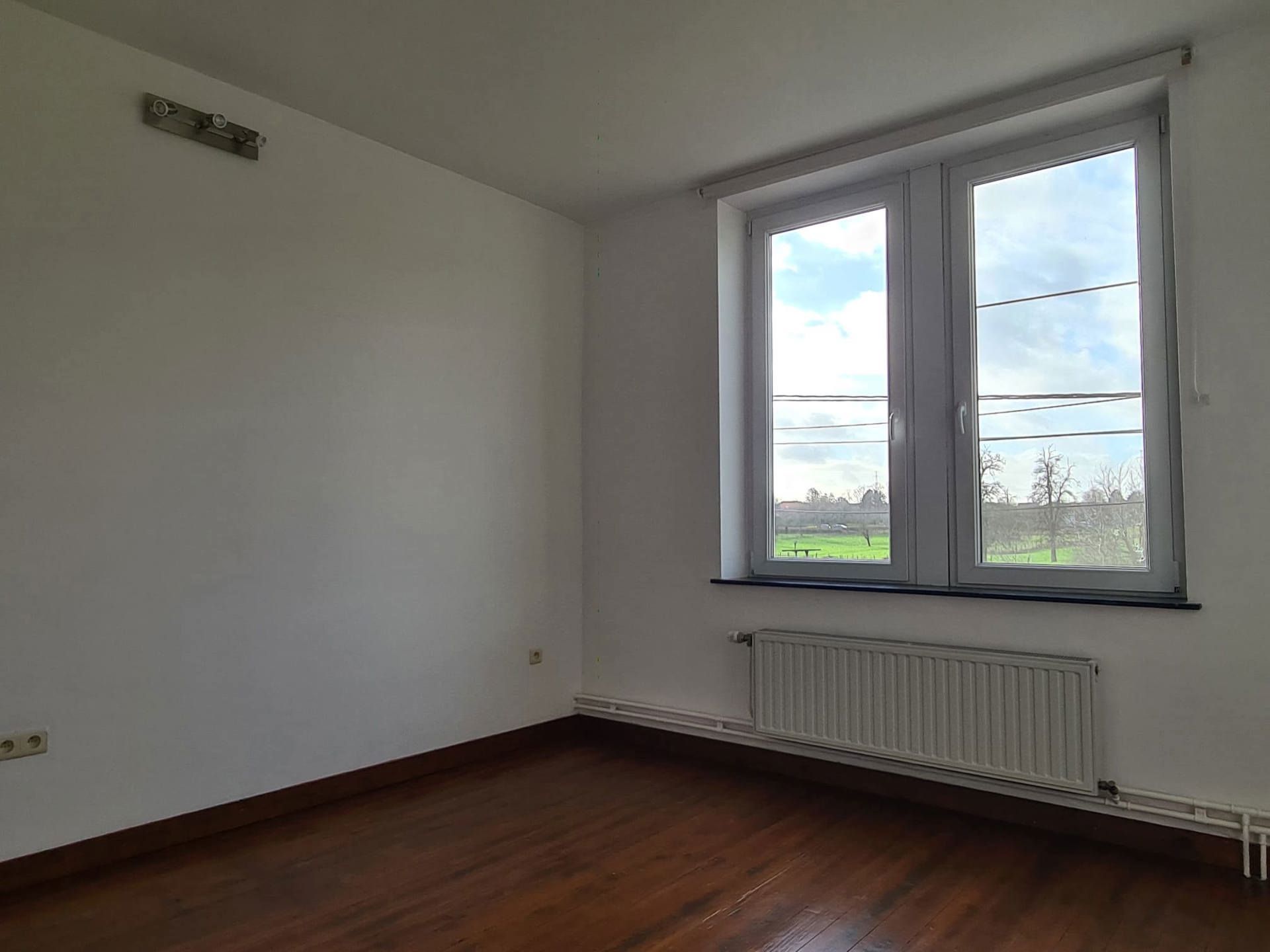 Statige woning met loodsen te Millen foto 17