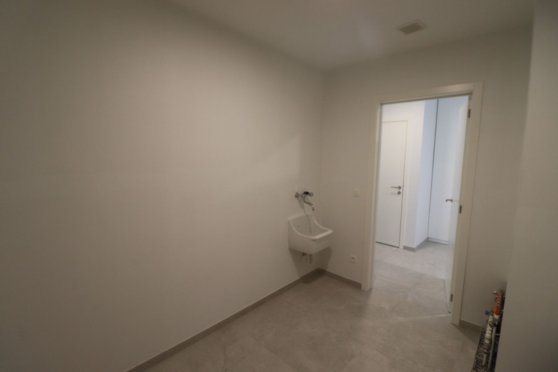 BEN-woning met 3 slaapkamers, terras met tuin, tuinberging en autostaanplaats. foto 7