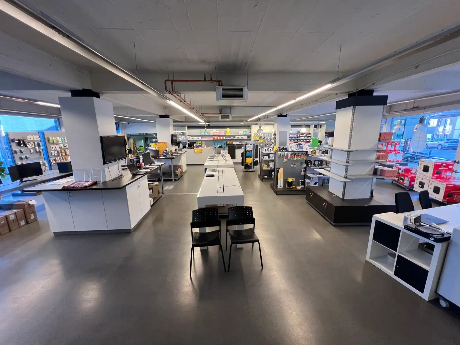 Commercieel pand / showroom op TOP-locatie te 1500 Halle. foto 5