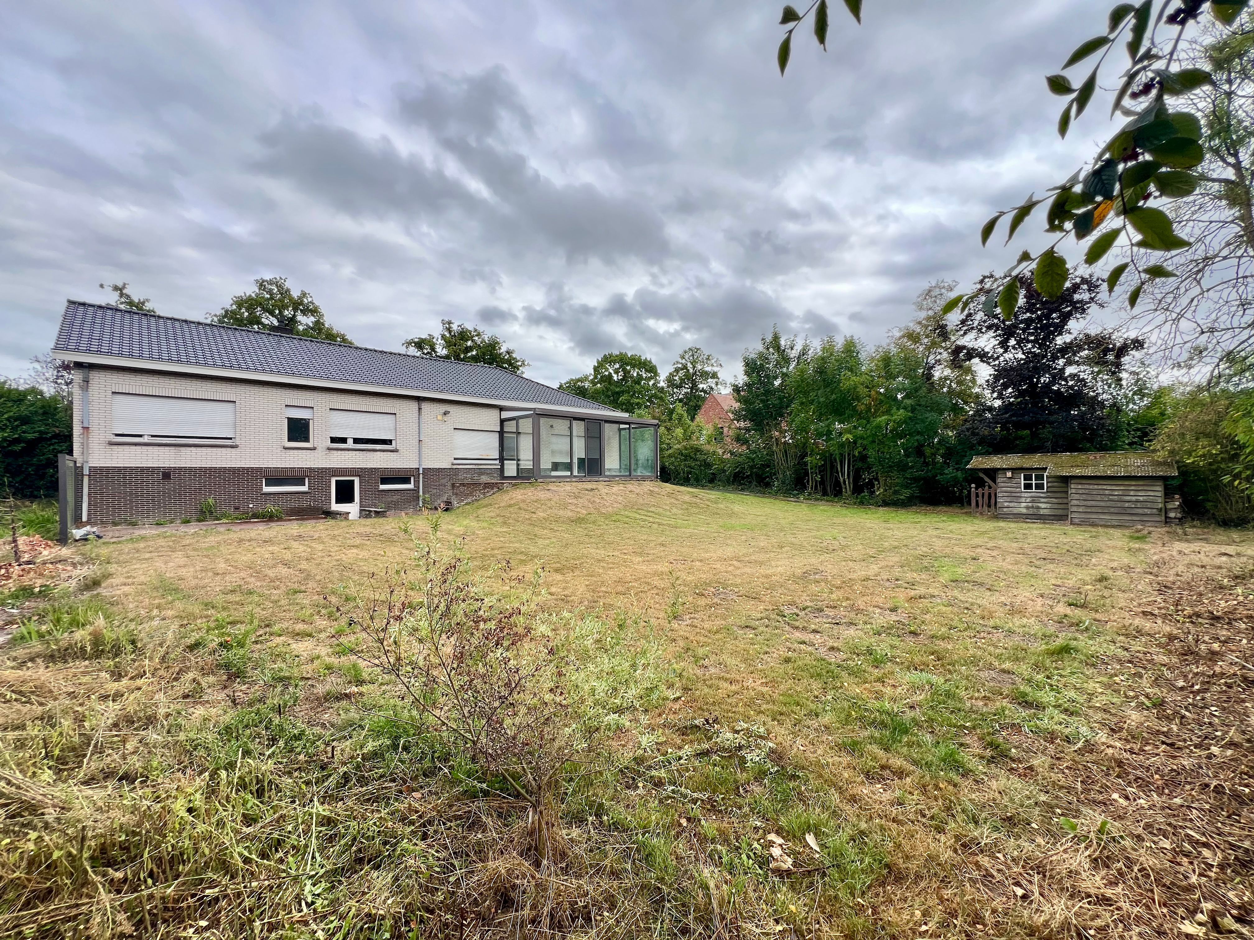 Ruime woning op een perceel van 2.262 m2 foto 18
