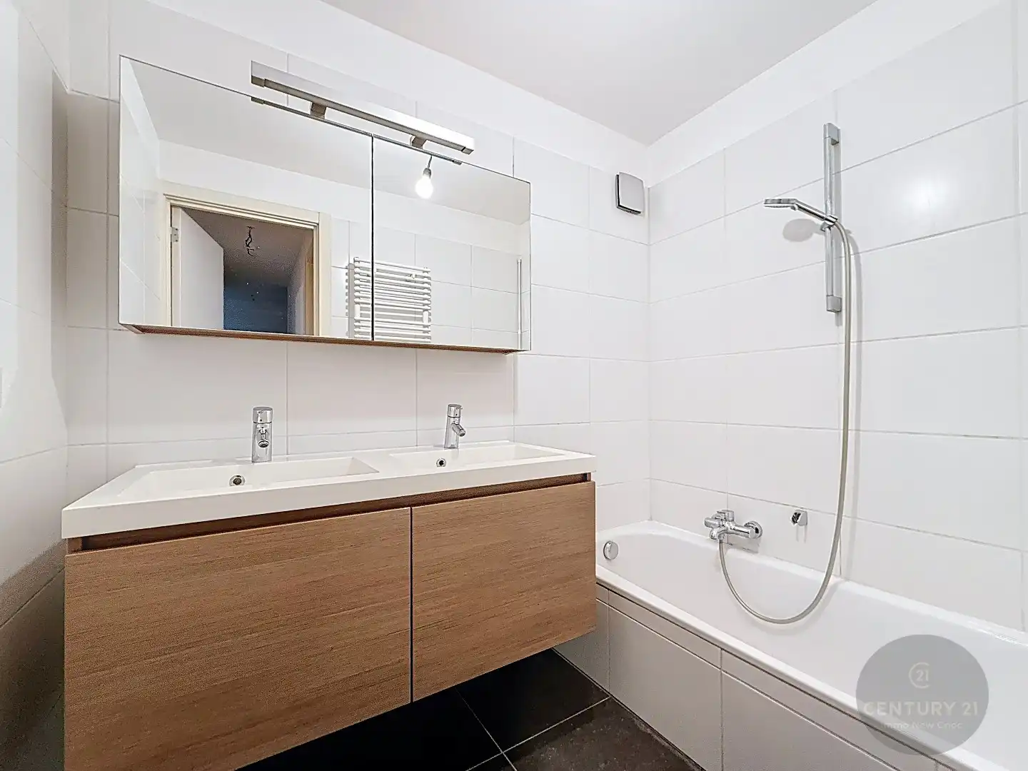 2 slaapkamer appartement met koer en garagestaanplaats foto 11