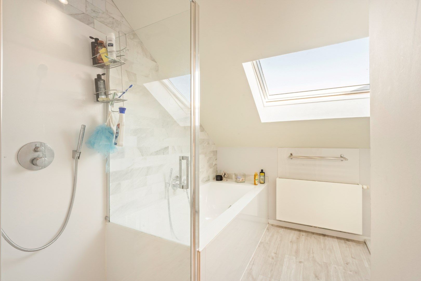 ALLEENSTAANDE WONING MET 5 SLPKS, 2 BADKAMERS, TUIN EN GARAGE foto 26