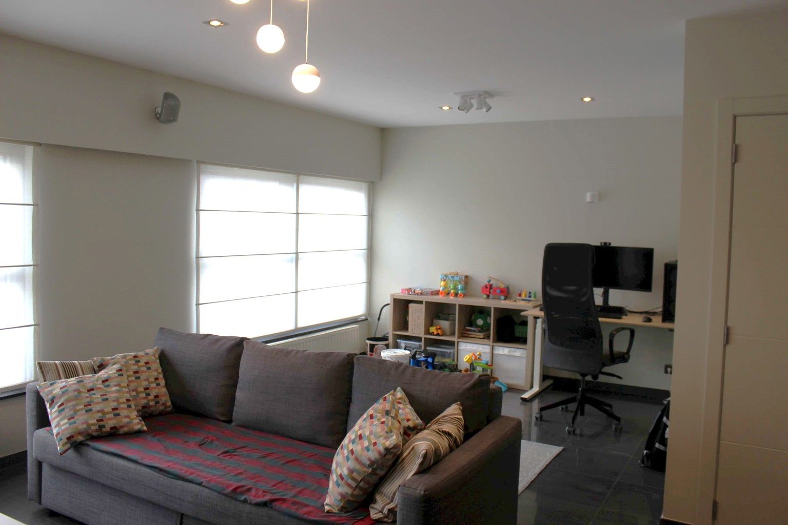 Eéngezinswoning met mooie, aangelegde tuin foto 2