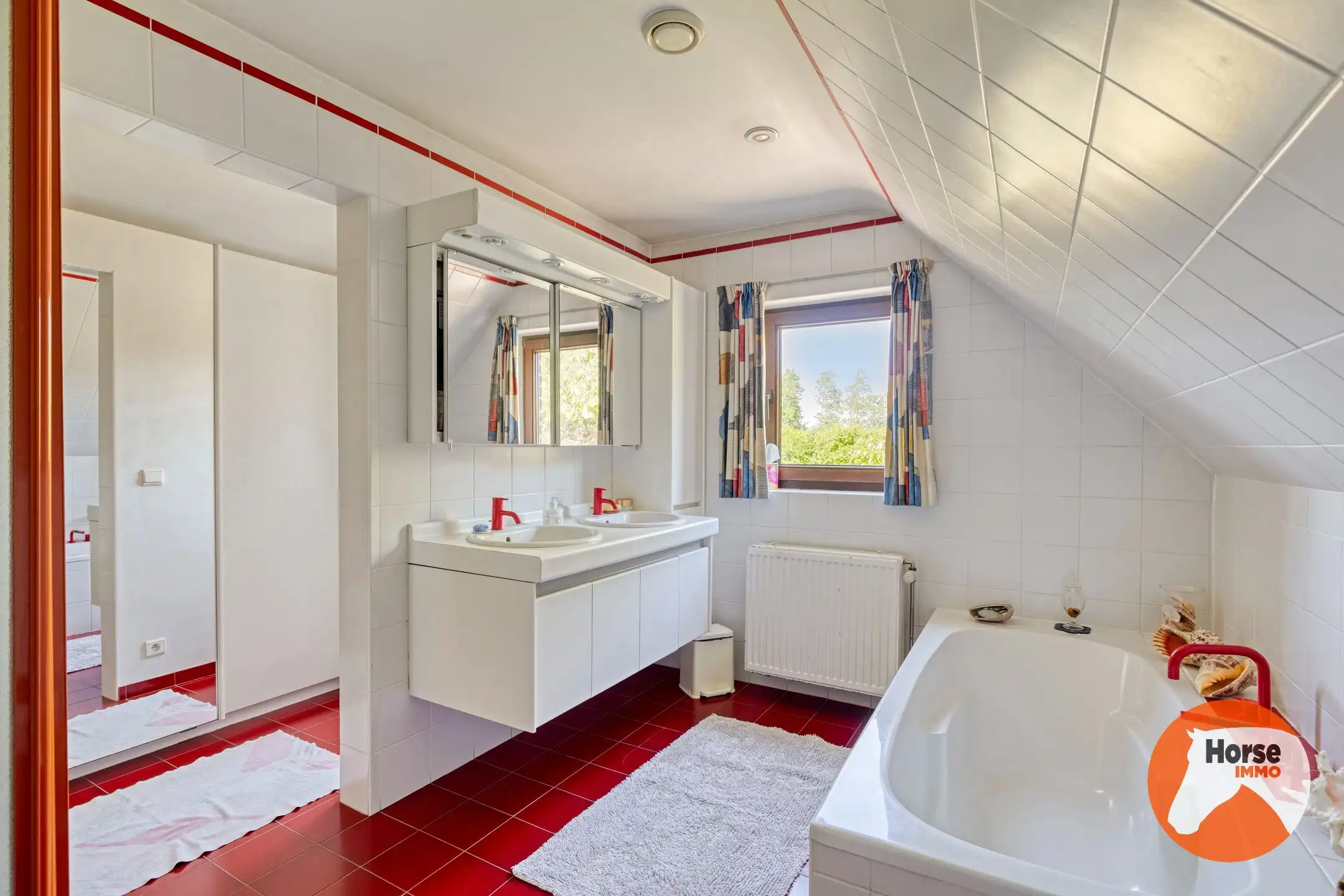 ROESELARE – Unieke villa met bijgebouwen op 4,7 ha foto 16
