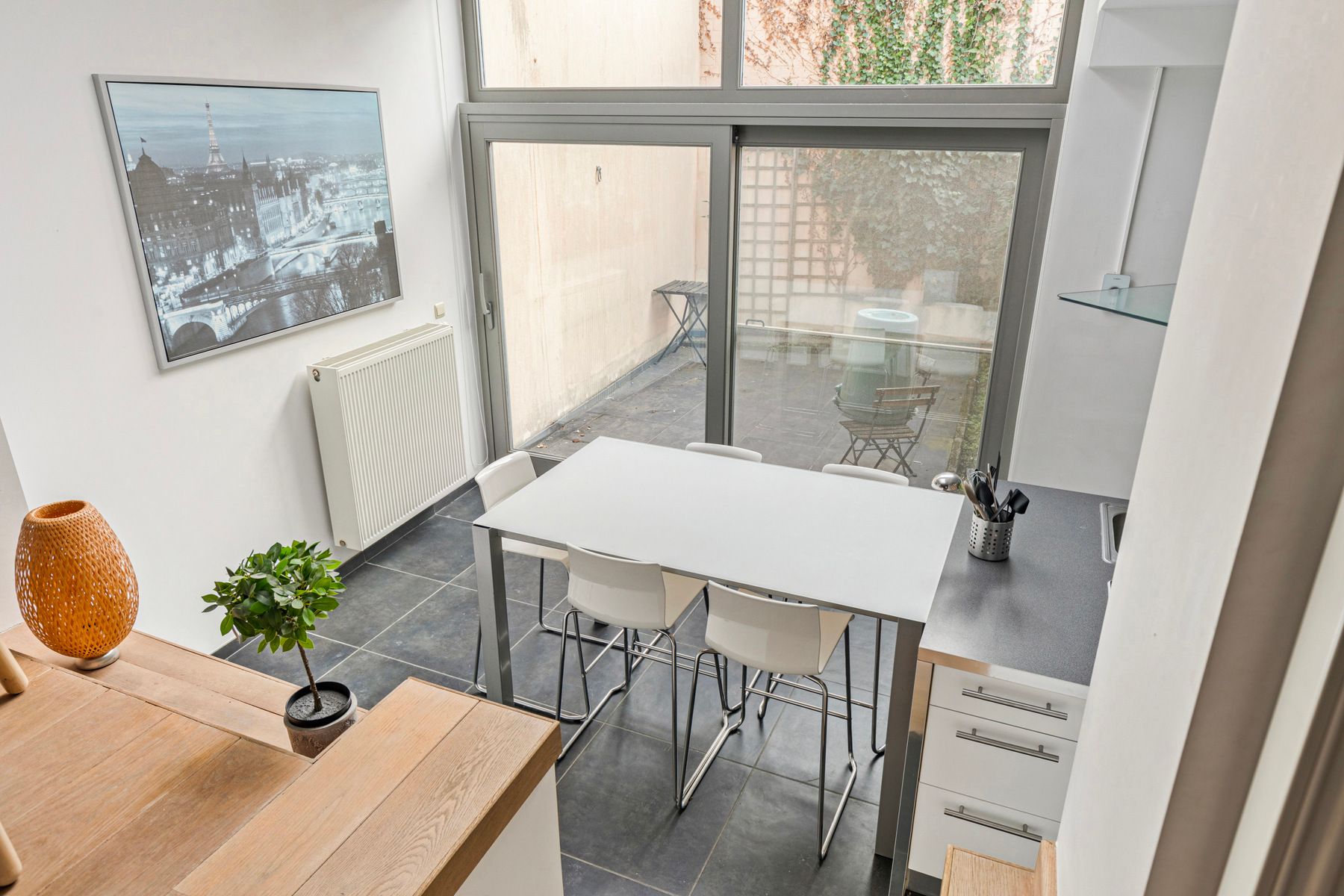 Bemeubelde woning nabij Vismarkt foto {{pictureIndex}}