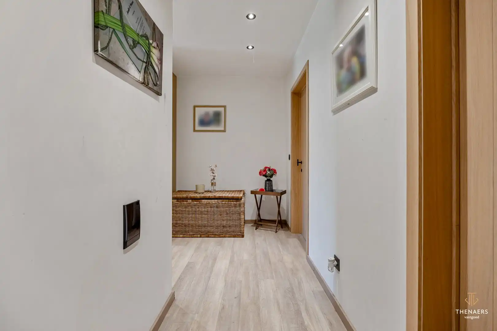 Exclusieve en bijzonder energiezuinige woning met 332 m² woonoppervlakte, vier autostaanplaatsen en verwarmd zwembad. foto 42