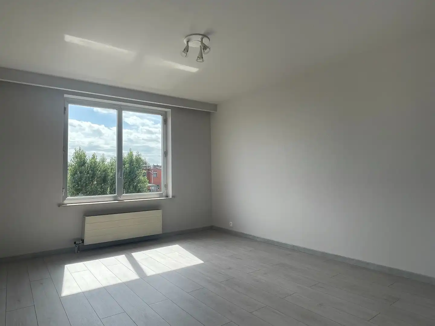 Mooi 2 slaapkamer appartement met autostaanplaats foto 6