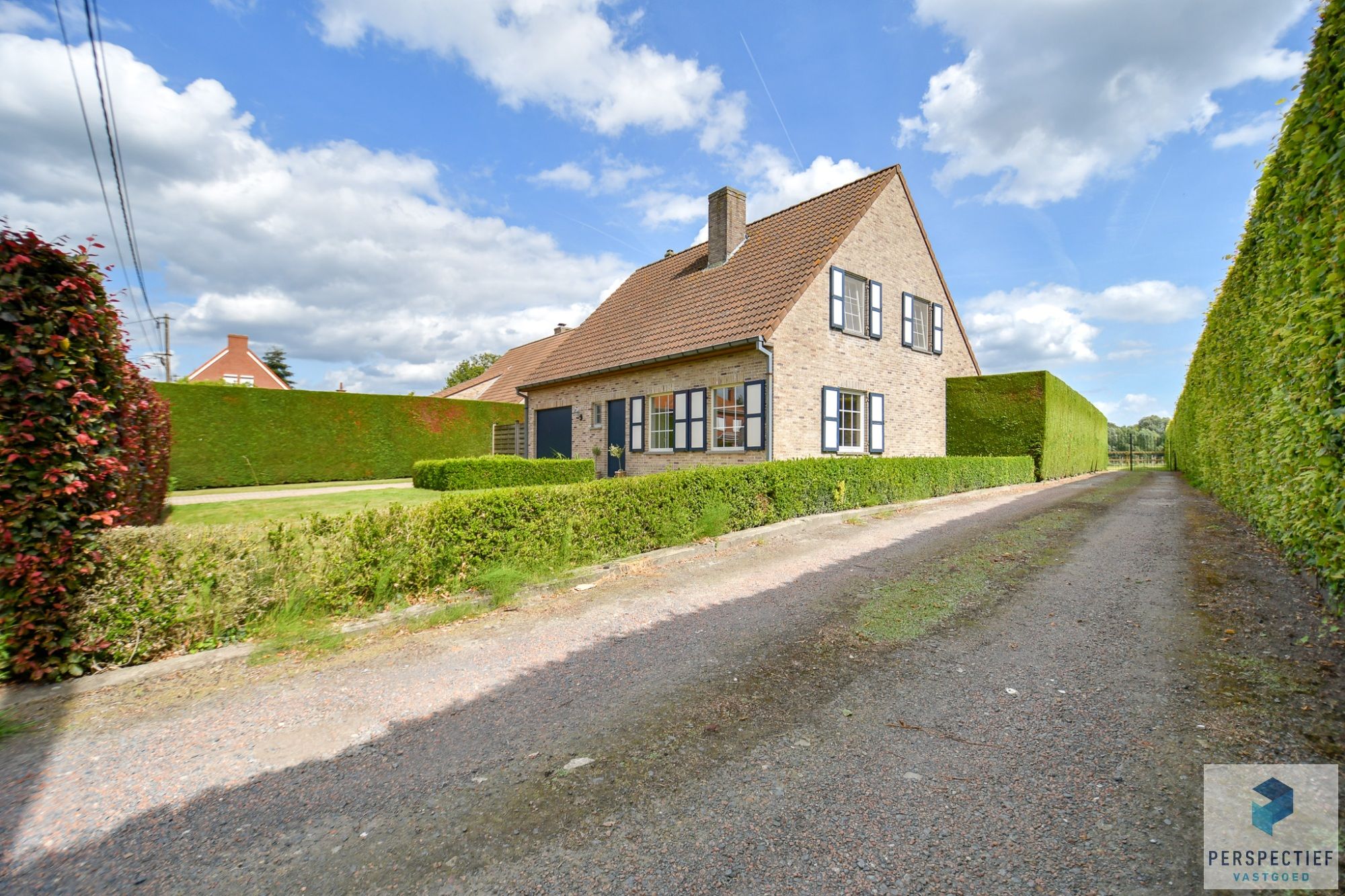 IDYLLISCH GELEGEN WONING met ACHTERLIGGENDE WEIDES en PAARDENFACILITEITEN foto 1