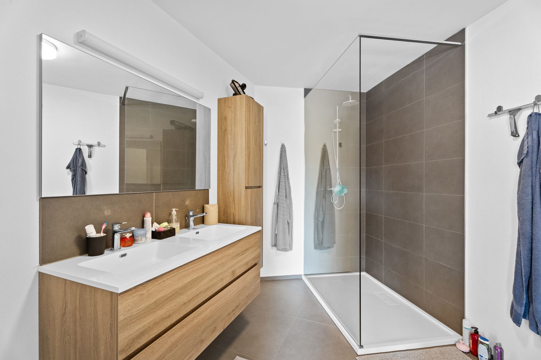 Modern 2-slaapkamerappartement in kleinschalige residentie foto 8