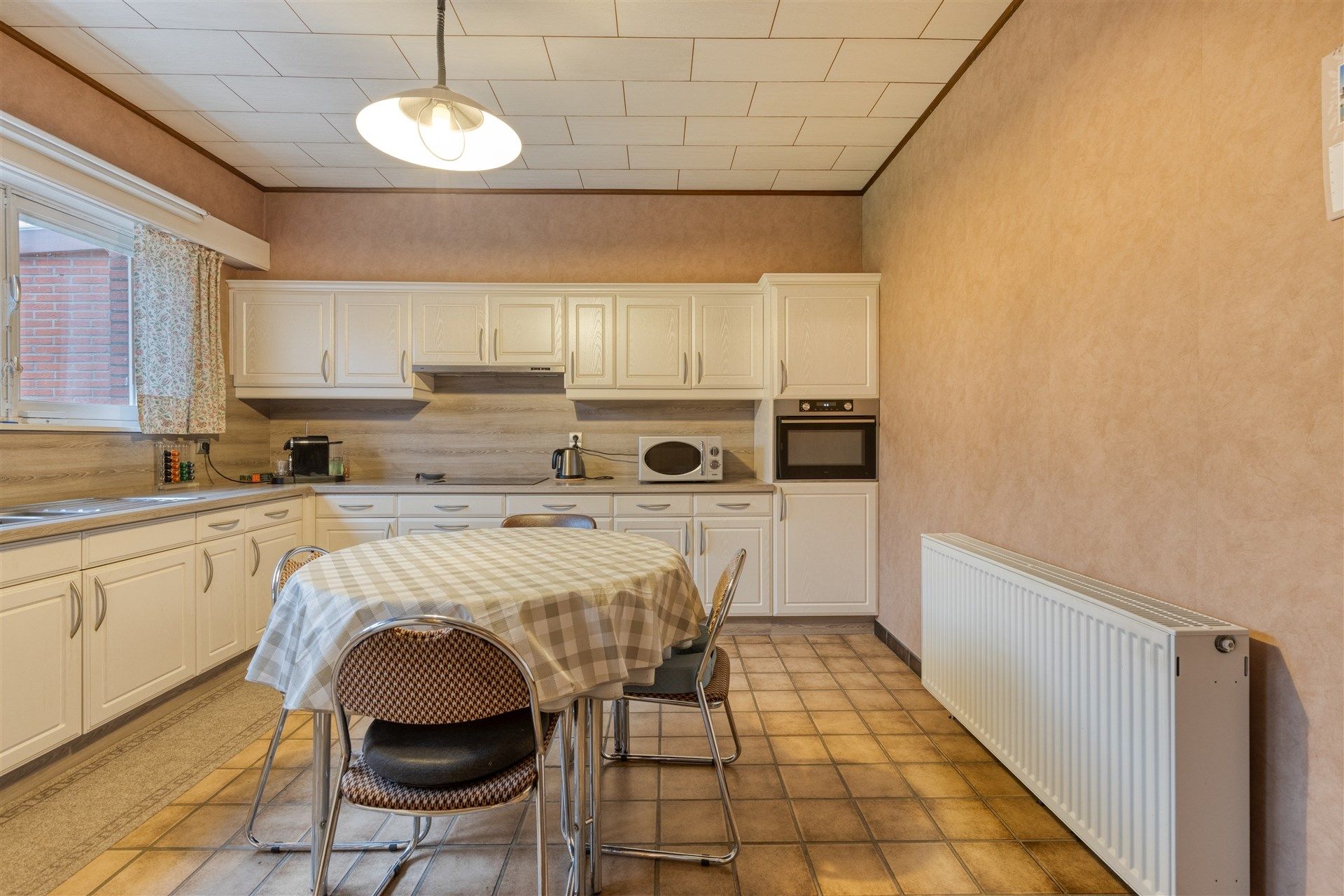 Ruime gezinswoning met 8 a 9 slaapkamers, een riante tuin en een prachtig uitzicht op weiland. foto 9