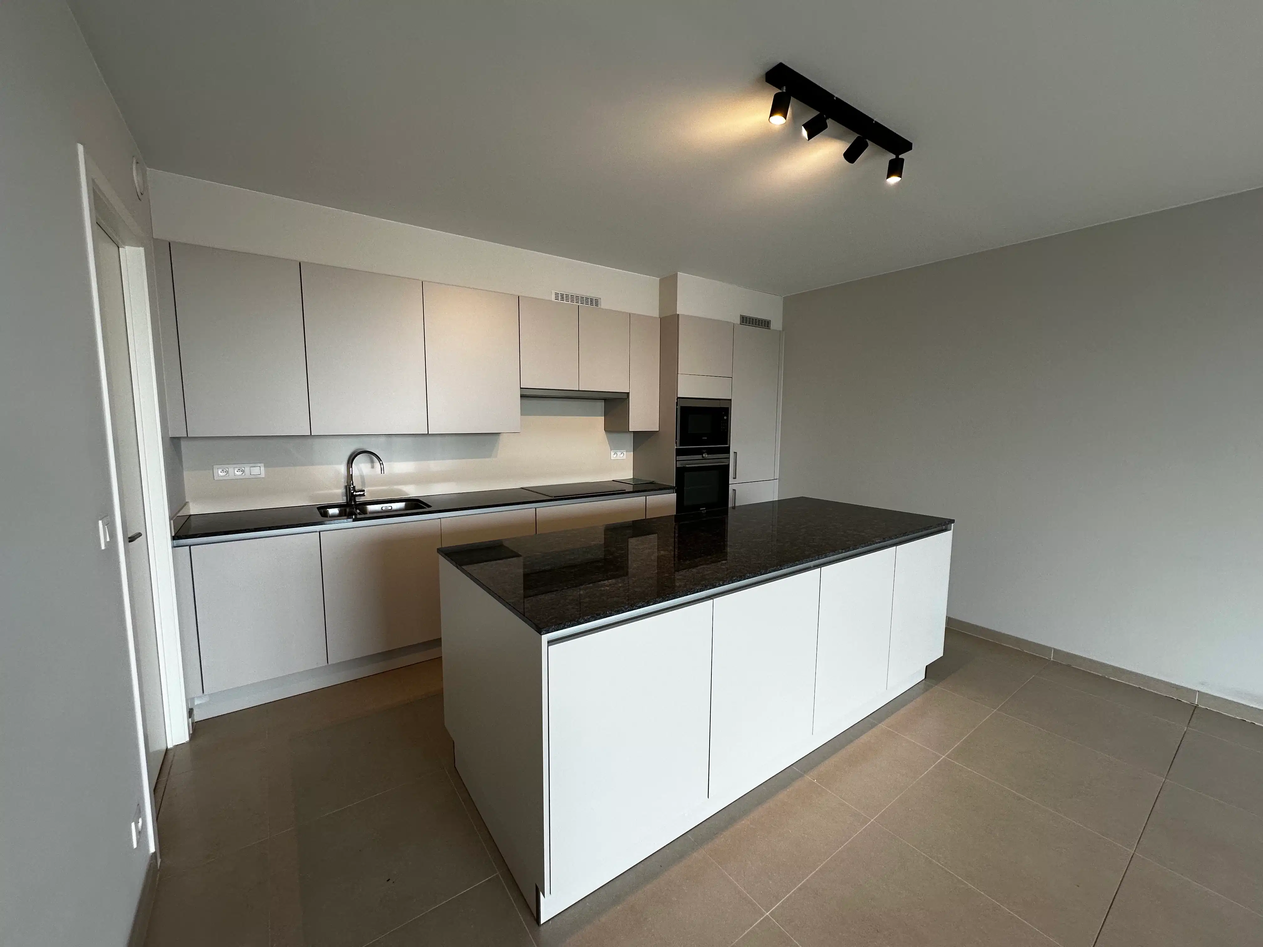 Recent één slaapkamer appartement in centrum van Aalter foto 9