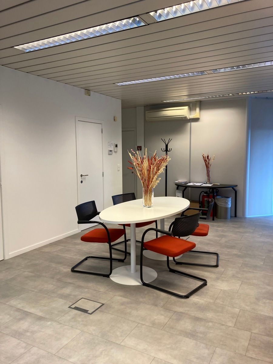 Ruime kantoorruimte te huur op toplocatie tussen Kortrijk centrum en ’t Hoge foto 2
