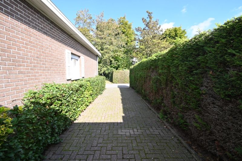 Vrijstaande woning met 3 slaapkamers (mogelijkheid tot 5!) op topligging te Merelbeke! foto 3