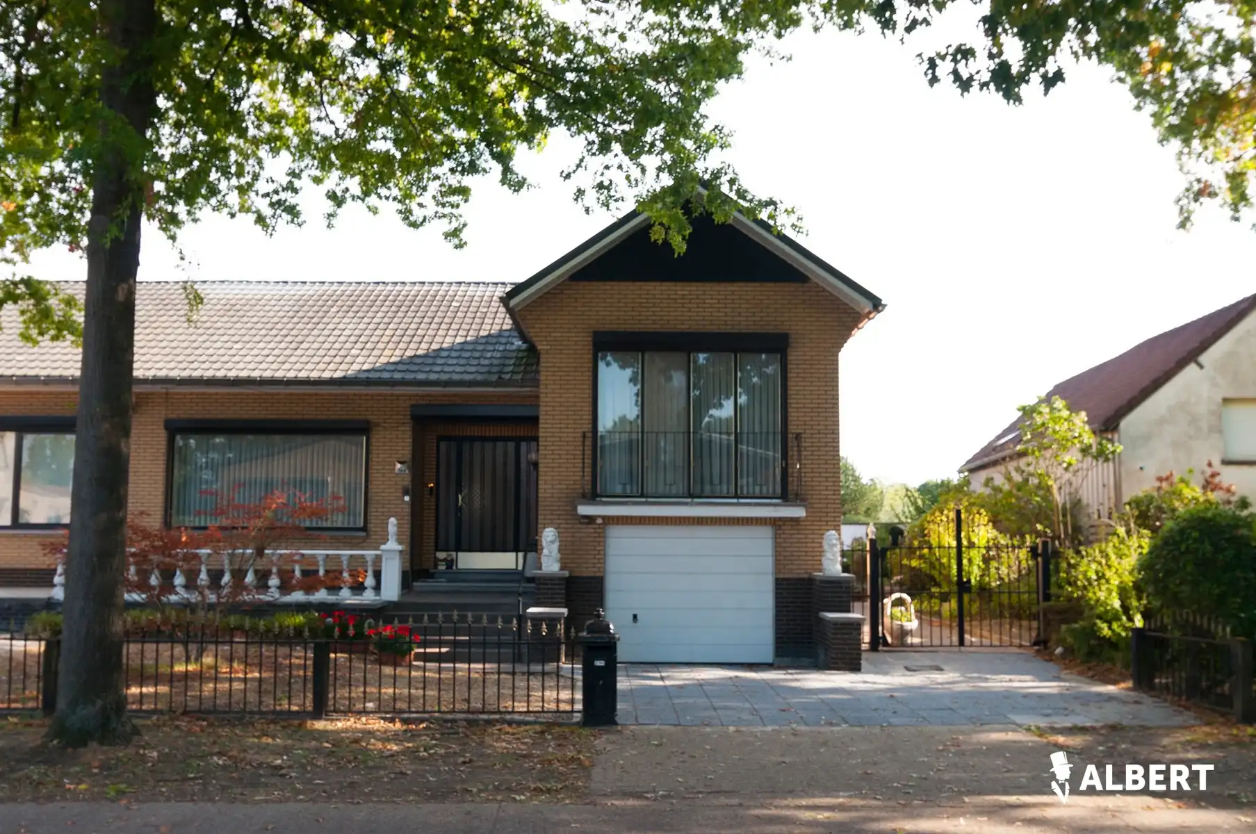 Ruime half-open woonst op adembenemend perceel van 1650m².  foto 2