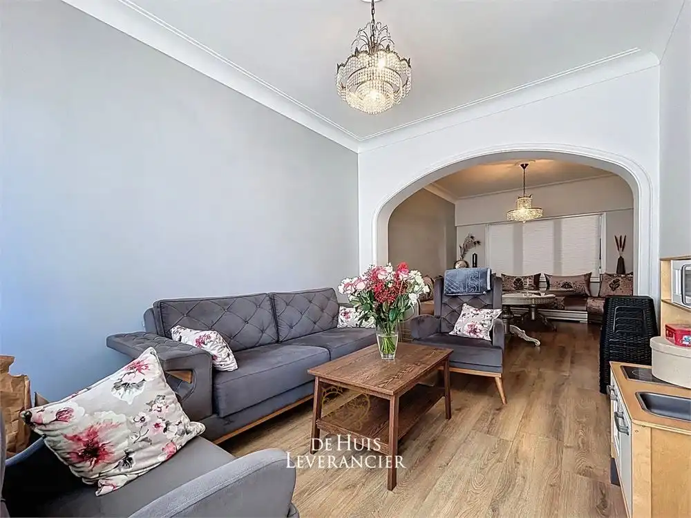 Prachtige, gerenoveerde woning met tuin en garage op toplocatie te koop in Mortsel! foto 16