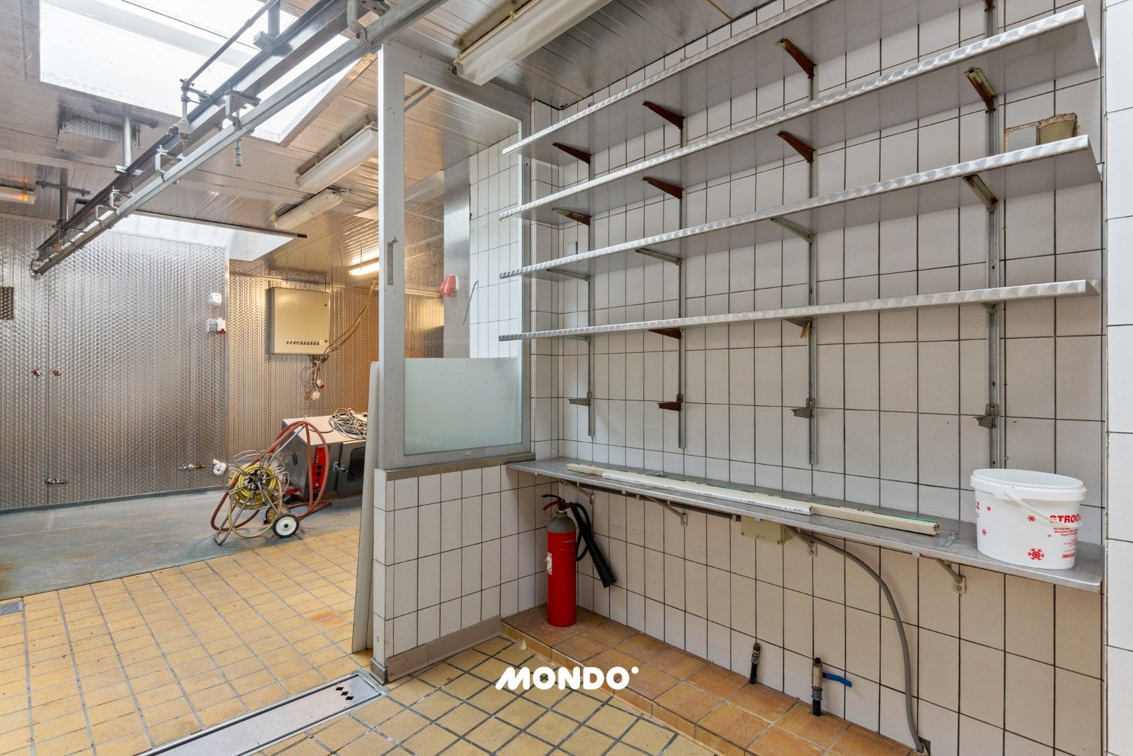 Veelzijdig handelspand met duplex in hartje Willebroek — uitstekende commerciële ligging. foto 14