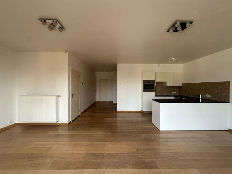 Ruim appartement inclusief kelderberging en garage! foto 5