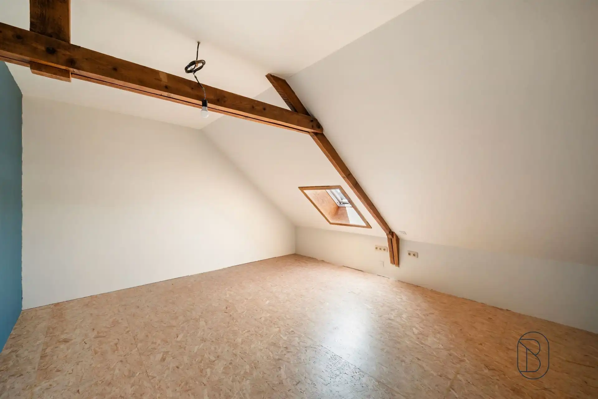 Te renoveren woning met 3 SLK, stadstuin en veel potentieel foto 13