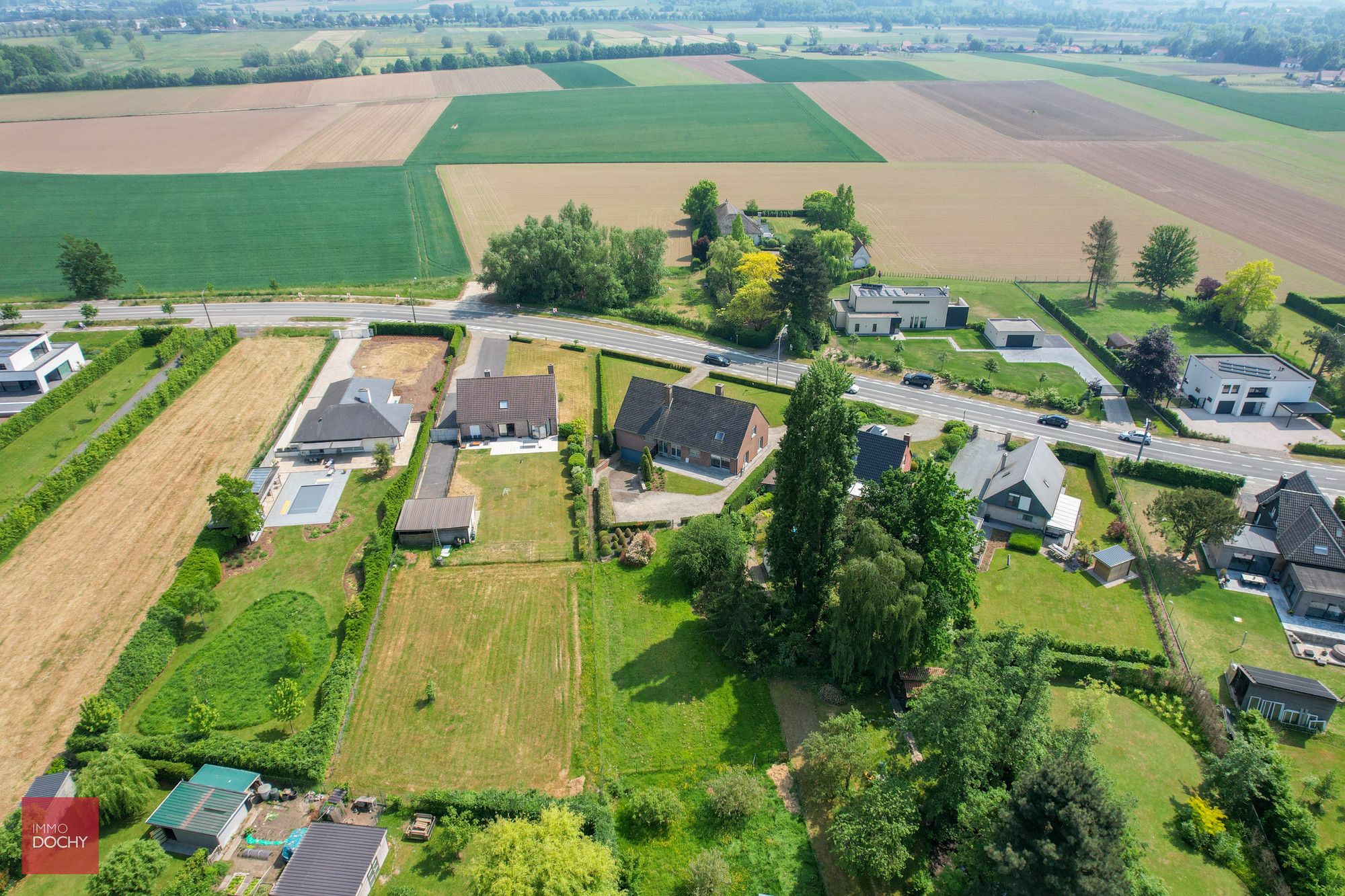 Zeer goed onderhouden villa op 2.241m² foto 2