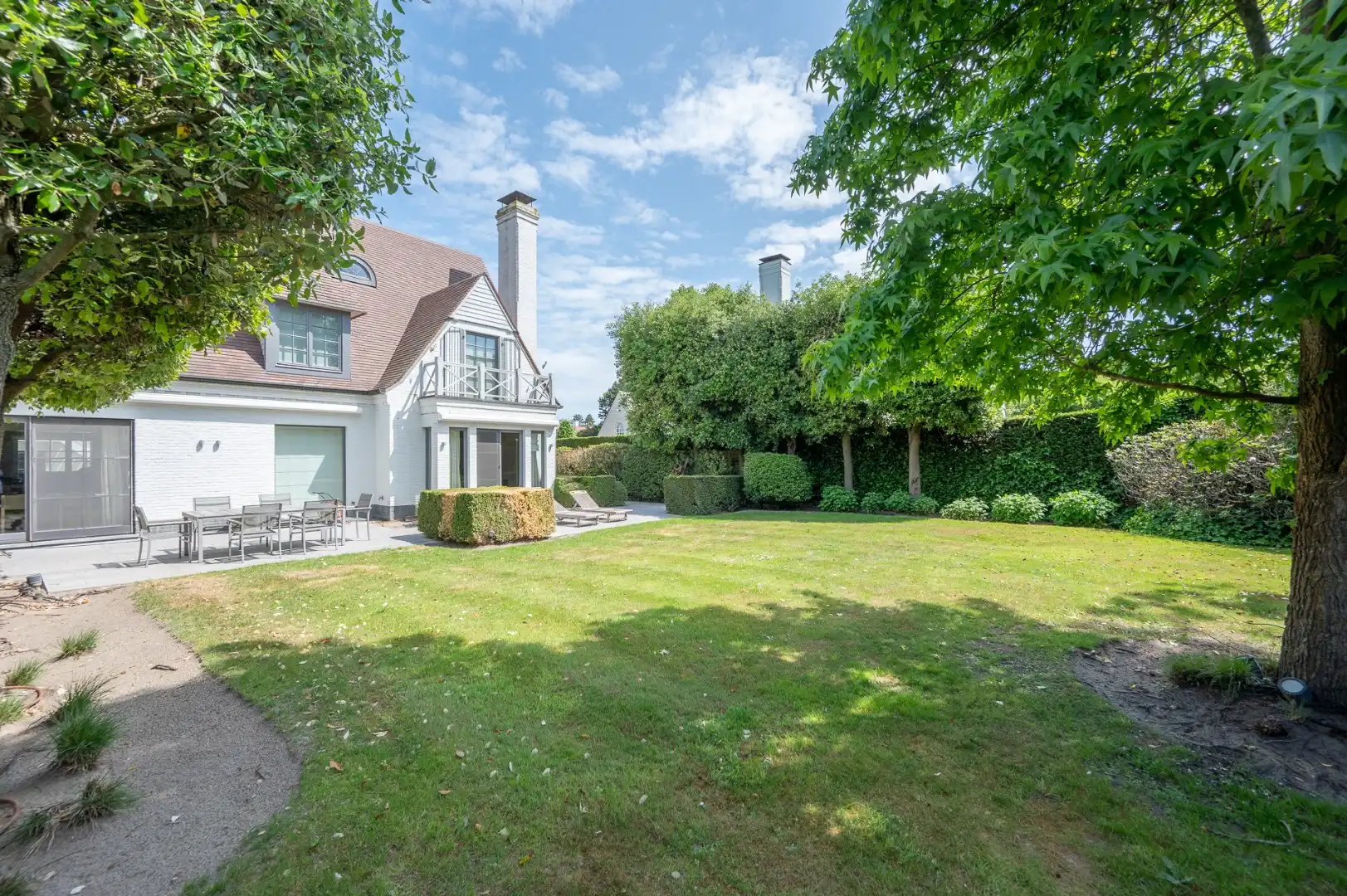 Ruime en stijlvolle villa met optimale privacy op een topligging in het Zoute foto 3