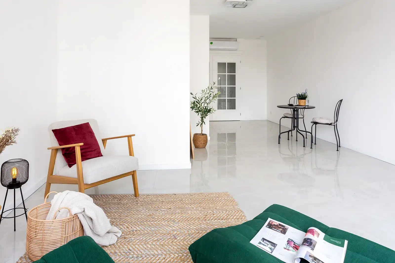 Recent gerenoveerd app. met 2 slpks en 2 terrassen foto 11