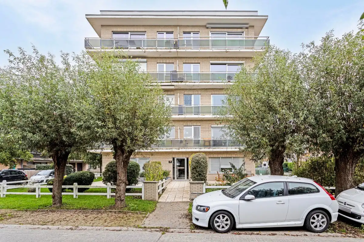 Te renoveren appartement met panoramisch terras en privéparking. foto {{pictureIndex}}