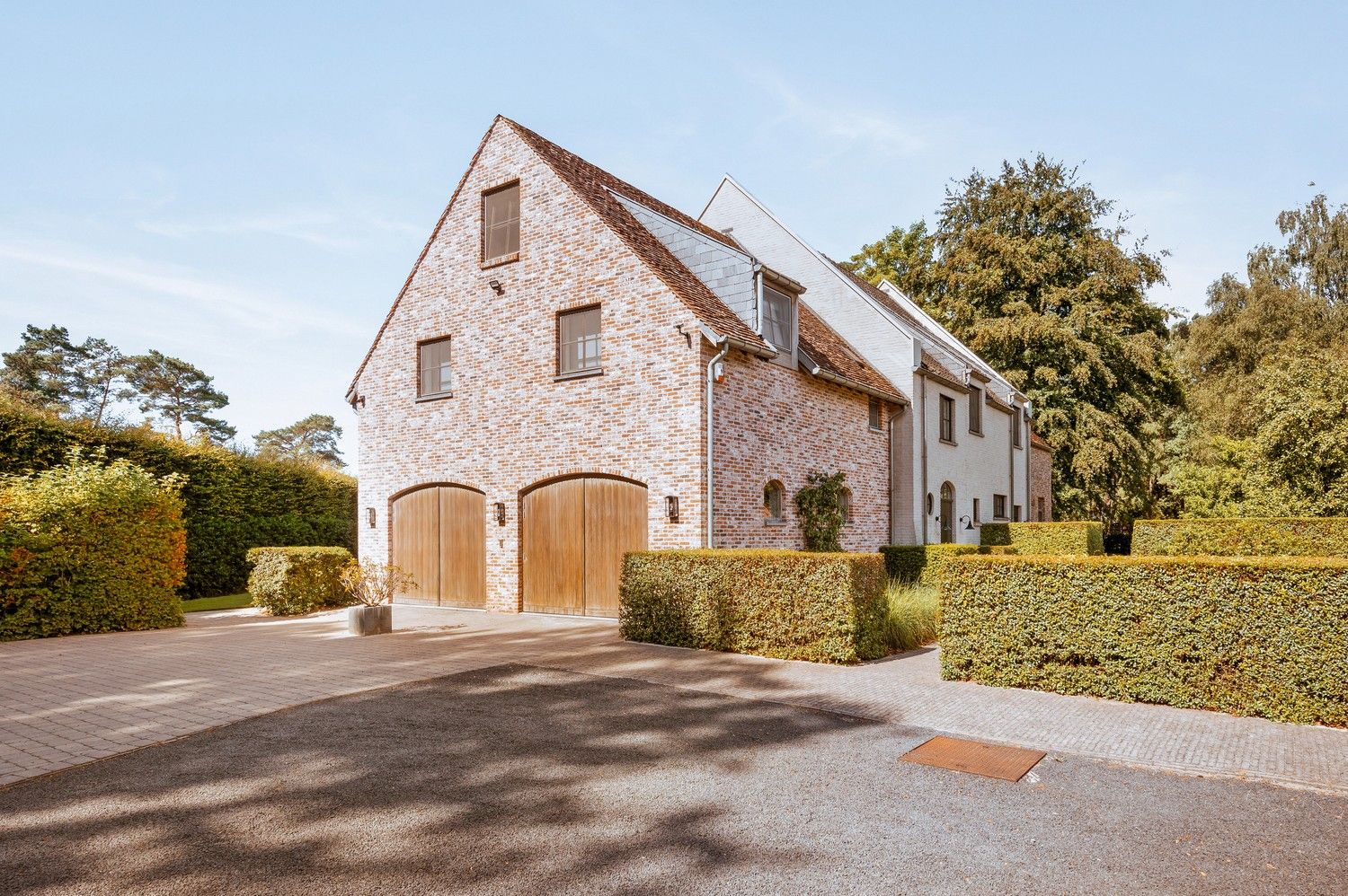 Zeldzame nieuwbouw-villa in't groen met lift, 4 slpk / 4 badk, zuid-tuin met zwembad & extra woonst in bijgebouw foto 39