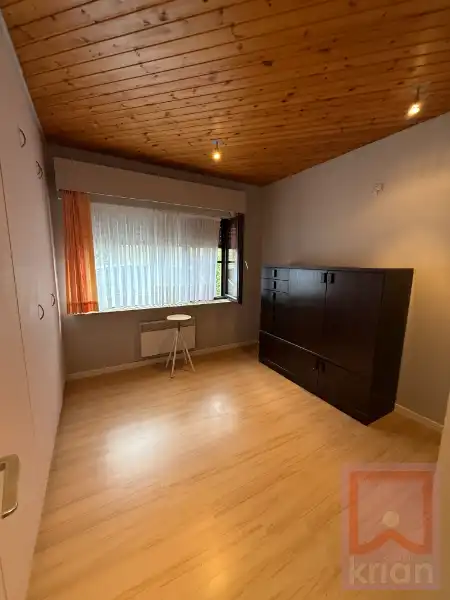 Ruime gelijkvloerse woning met 3 slaapkamers, zolderverdieping en garage op 1.340 m² foto 15